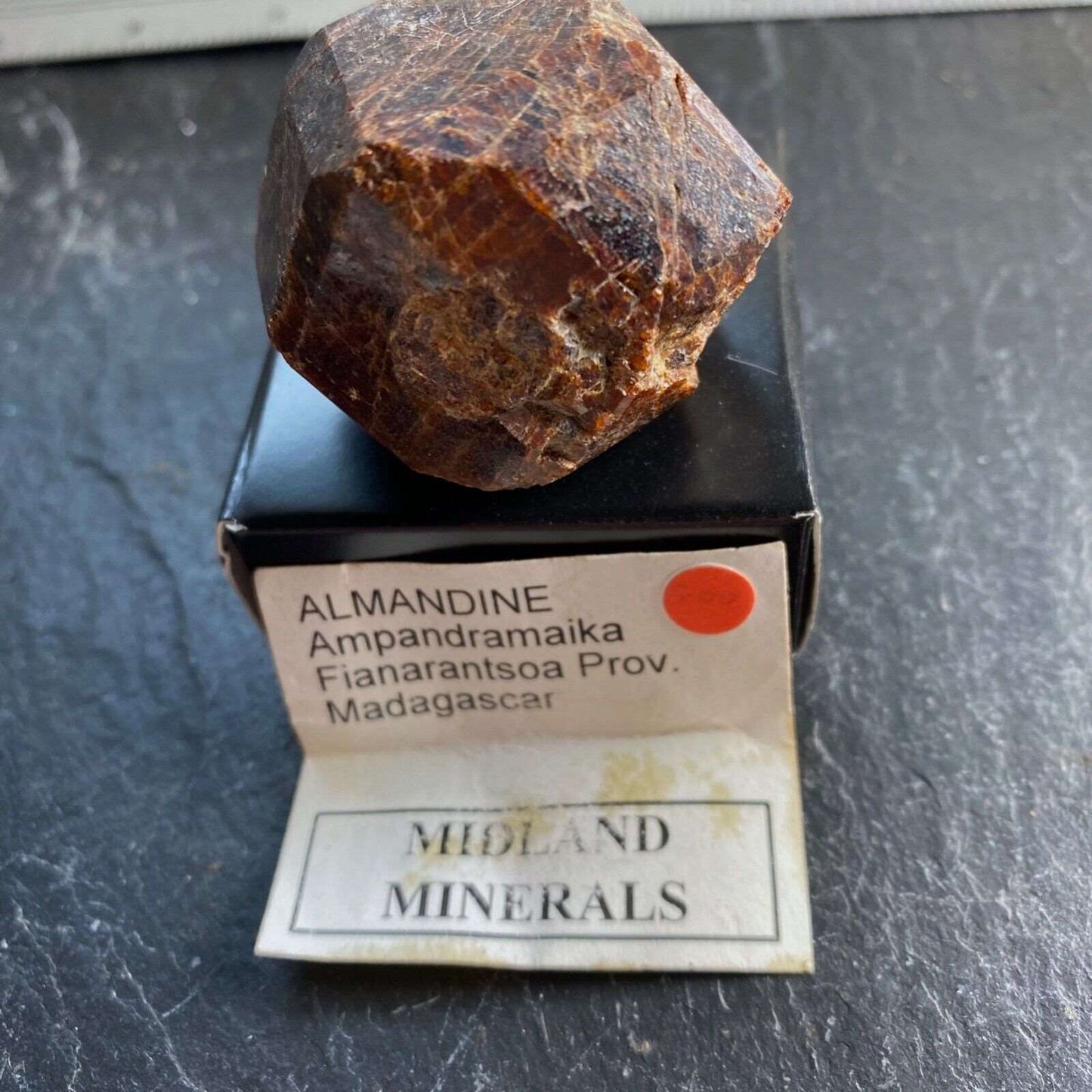 ALMANDINE GARNET IMPRESSIVE SPECIMEN FROM MADAGASCAR 105g MF1064