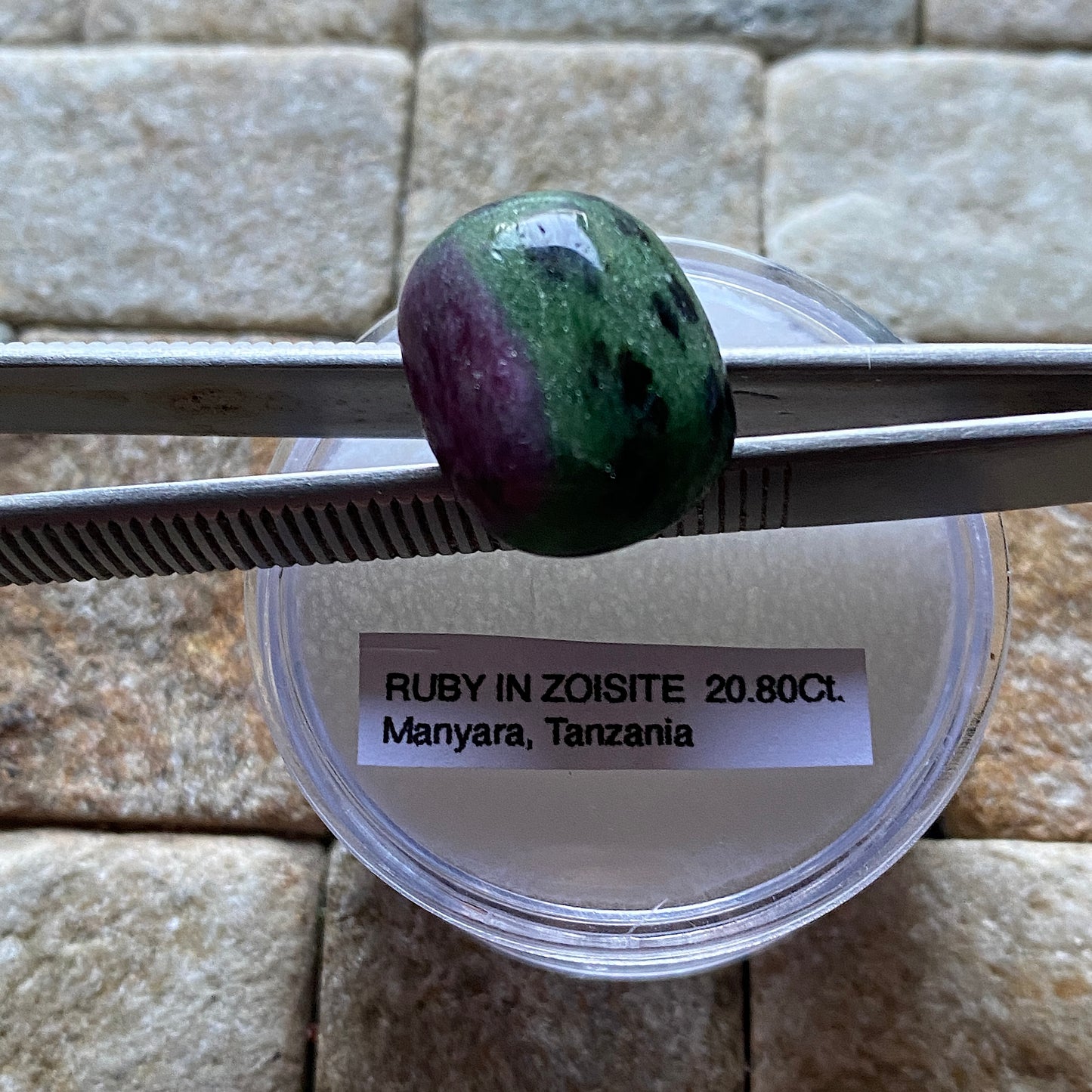 RUBY CORUNDUM IN ZOISITE GEMSTONE - MERELANI HILLS, MANYARA, TANZANIA 20,80CT MFG5350