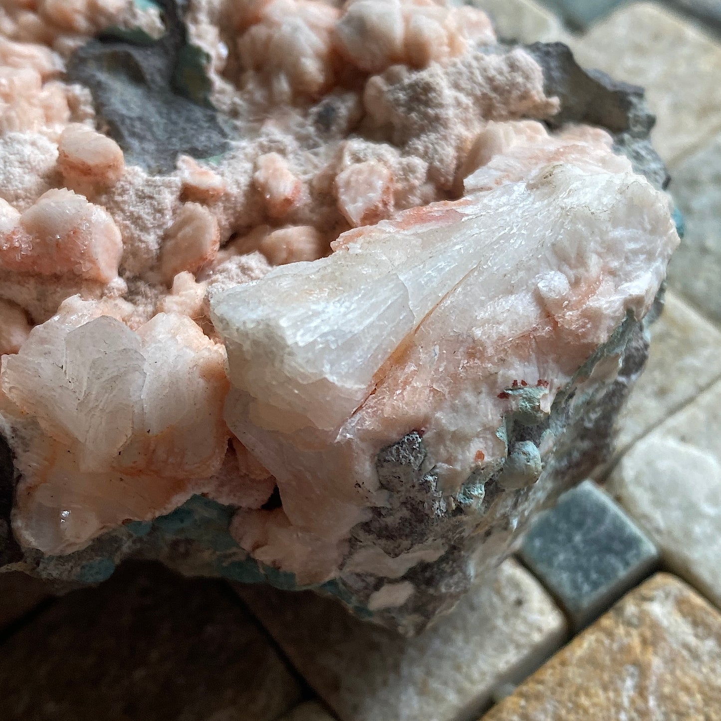 MOST IMPRESSIVE STILBITE ASSEMBLAGE FROM PUNE, MAHARASHTRA, INDIA 360g MF2005