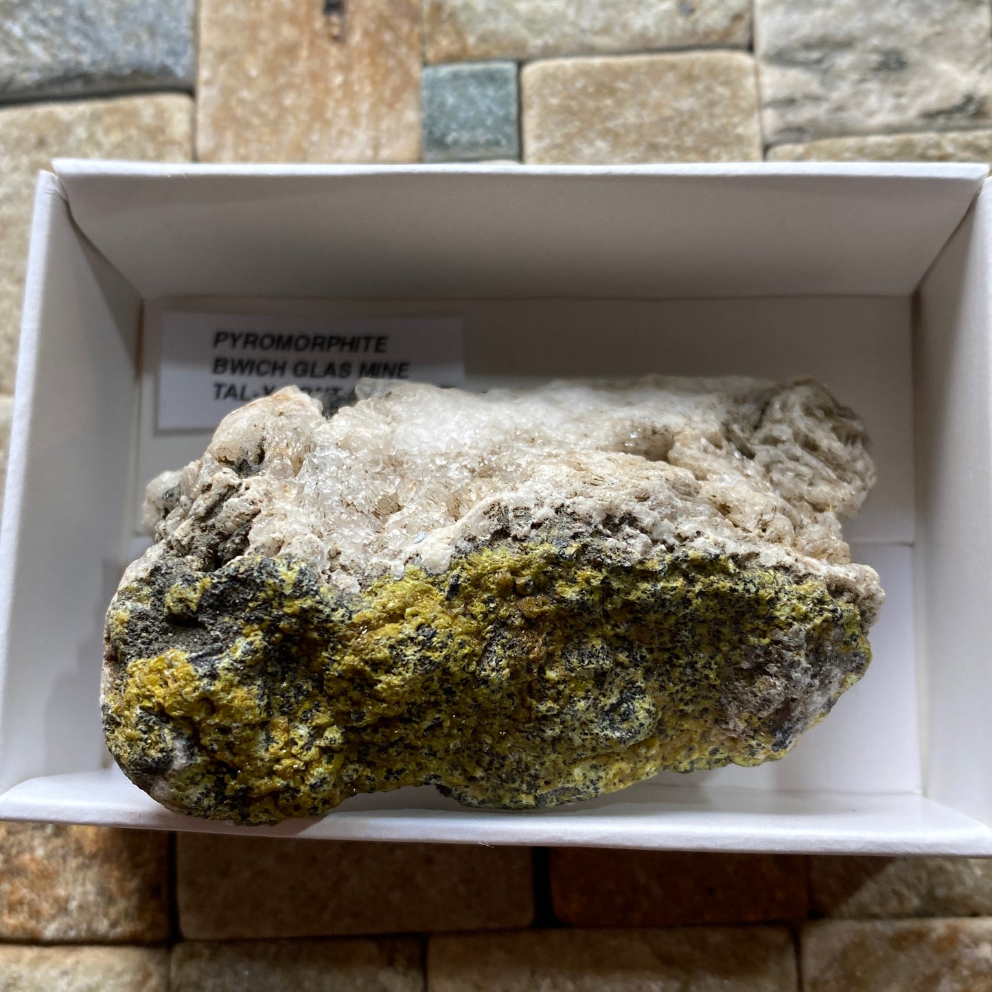 PYROMORPHITE : BWICH GLAS MINE, TAL-Y-BONT, CEREDIGION, WALES, U.K. 83g MF5236
