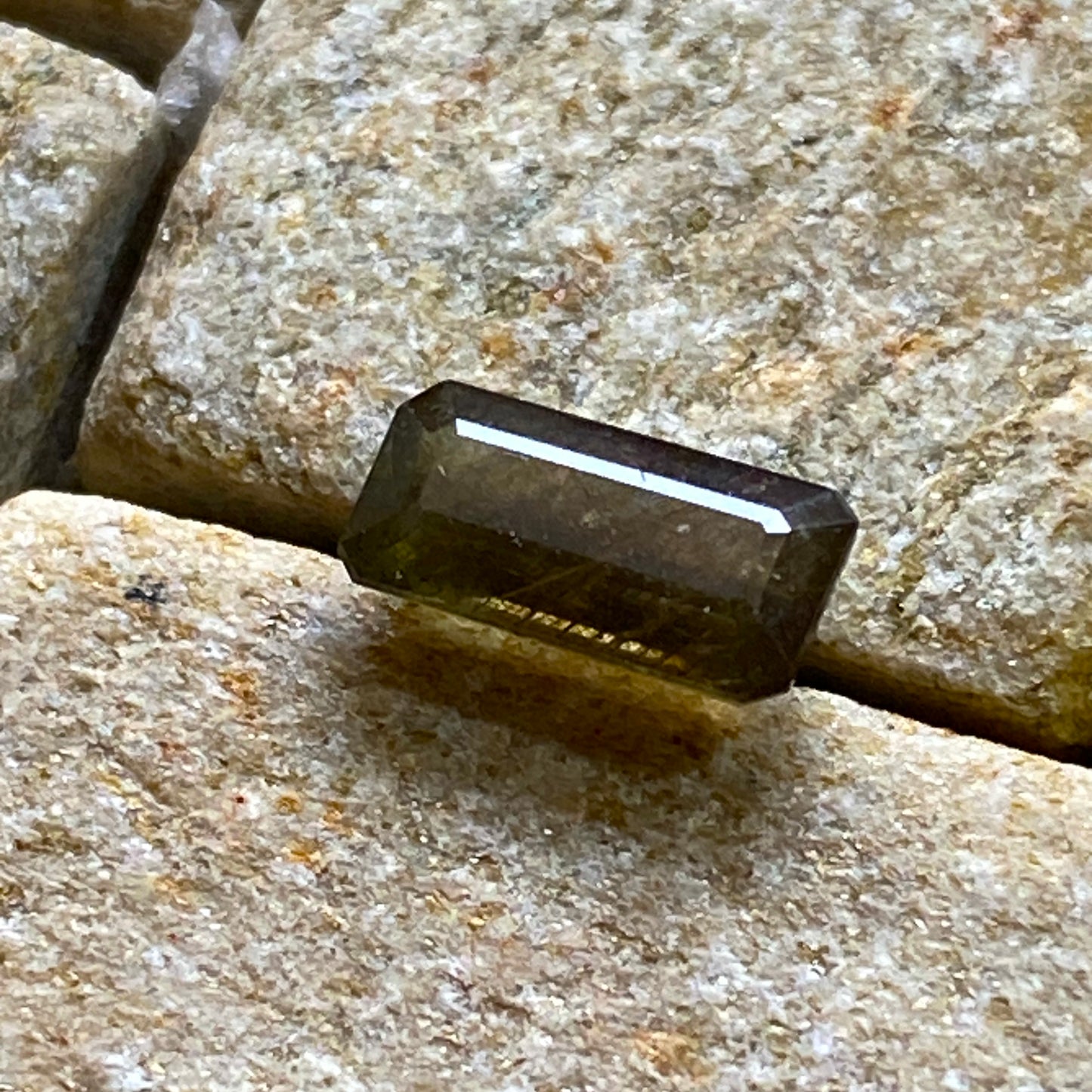 SAPPHIRE CORUNDUM UNUSUAL NATURAL GEMSTONE - ILAKAKA, MADAGASCAR 1.91Ct. MFG2235MF2235