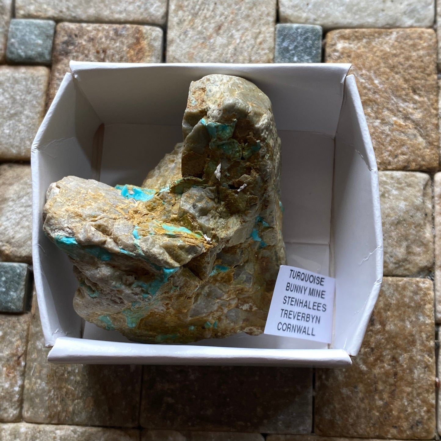 TURQUOISE ON MATRIX : BUNNY MINE, STENHALEES, TREVERBYN, CORNWALL. 51g MF5261