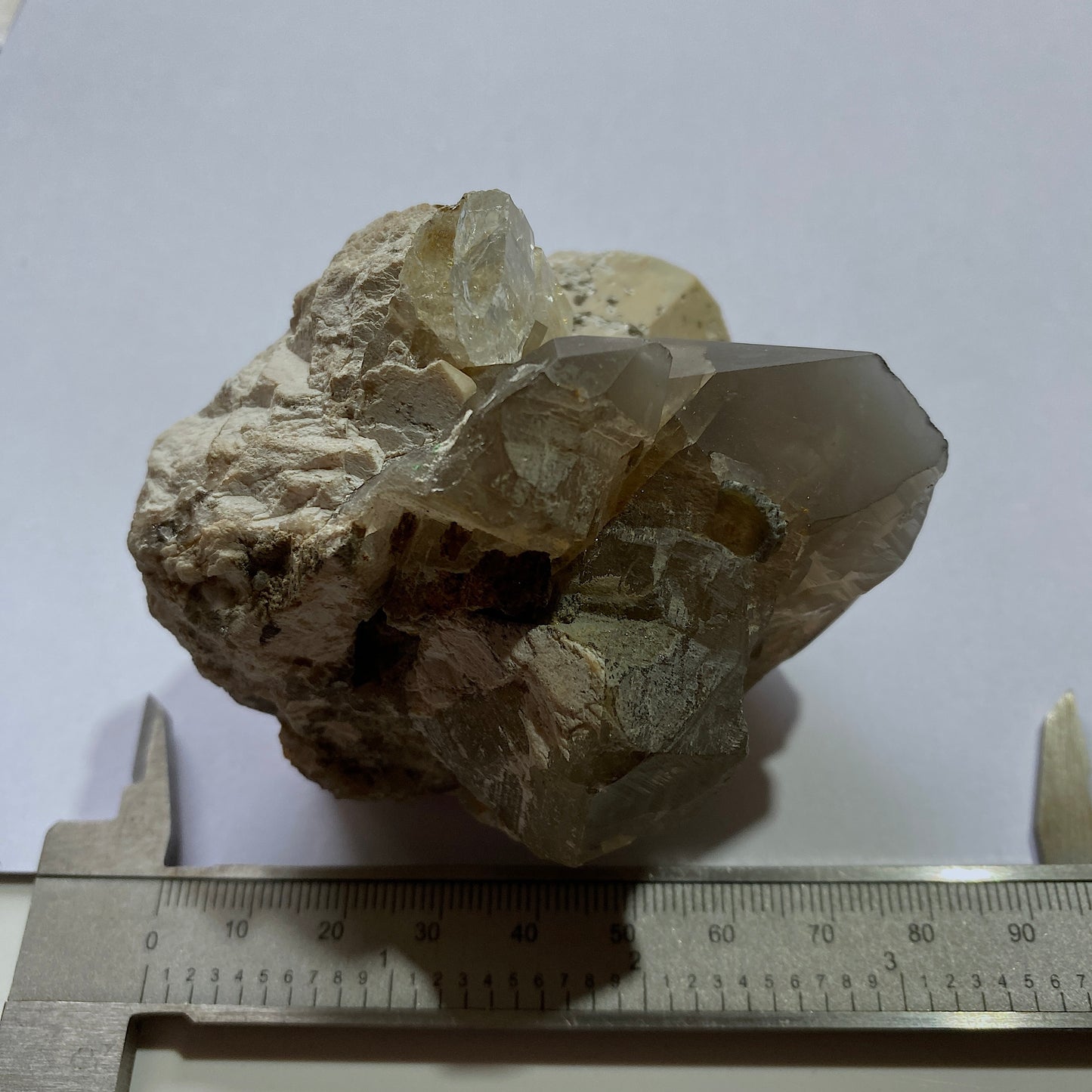 QUARTZ/TOPAZ ETC SUR MICROCLINE DE NAMIBIE 258g MF6972