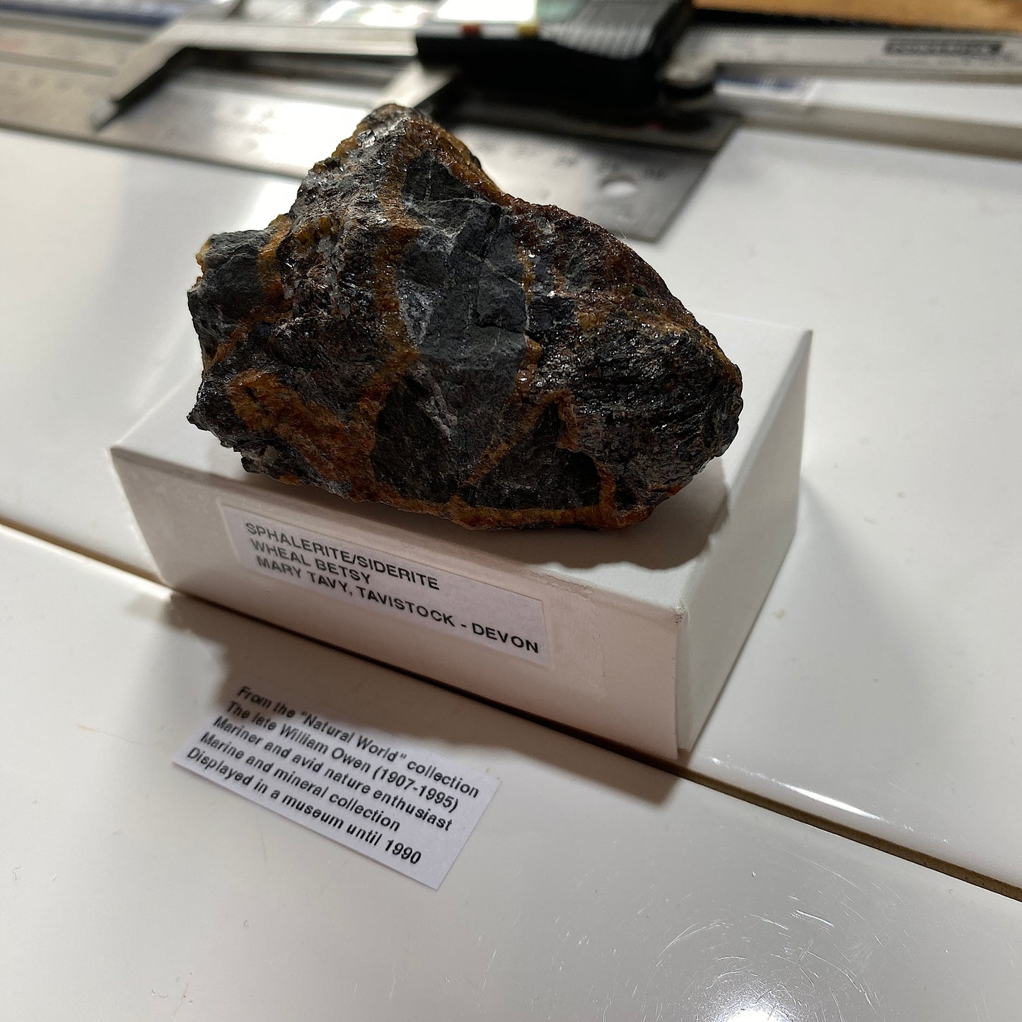 SPHALERITE/SIDERITE : WHEAL BETSY, MARY TAVY, TAVISTOCK, DEVON 132g MF5285