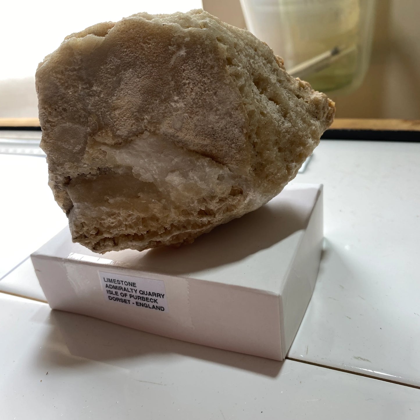 CALCITA INTERESANTE MUESTRA DE PORTLAND DORSET 589g MF630