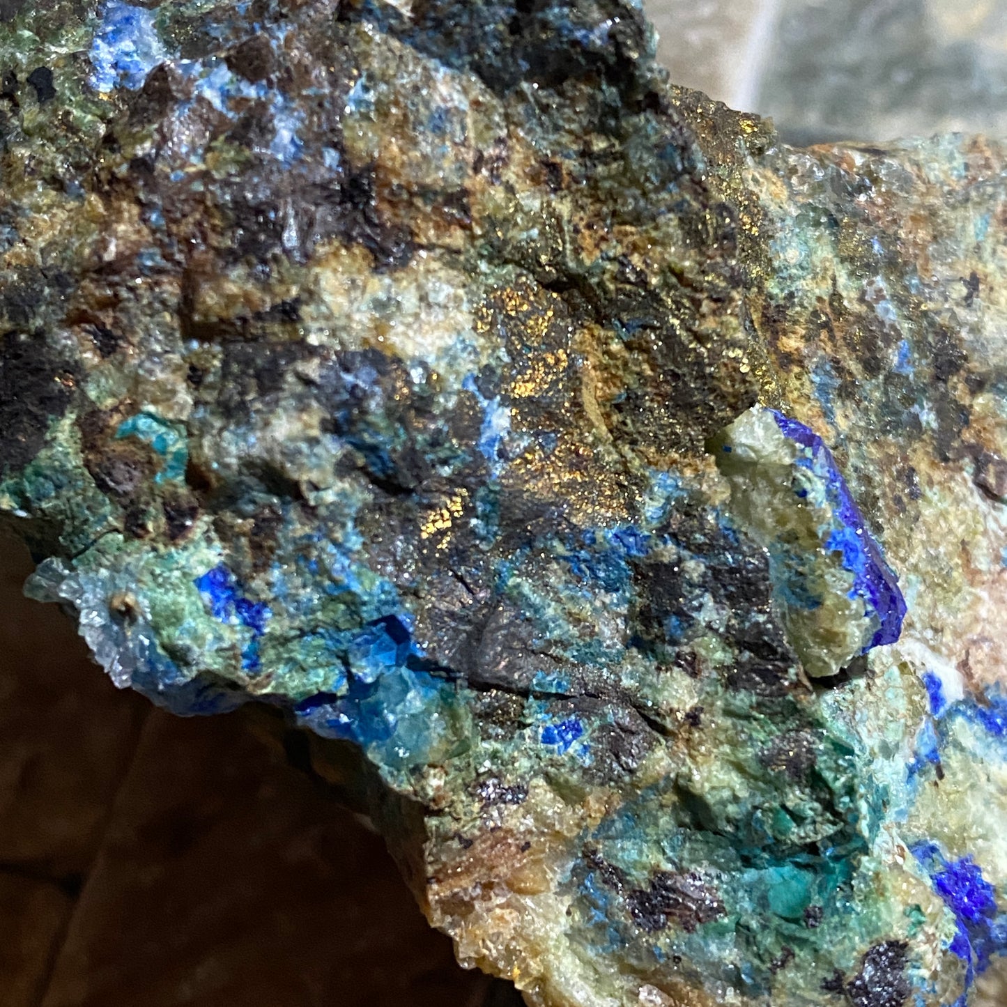 AZURITE/CHRYSOCOLLA/CHALCOPYRITE ETC : ANDRADAS MINE, BRAZIL 185g MF4697