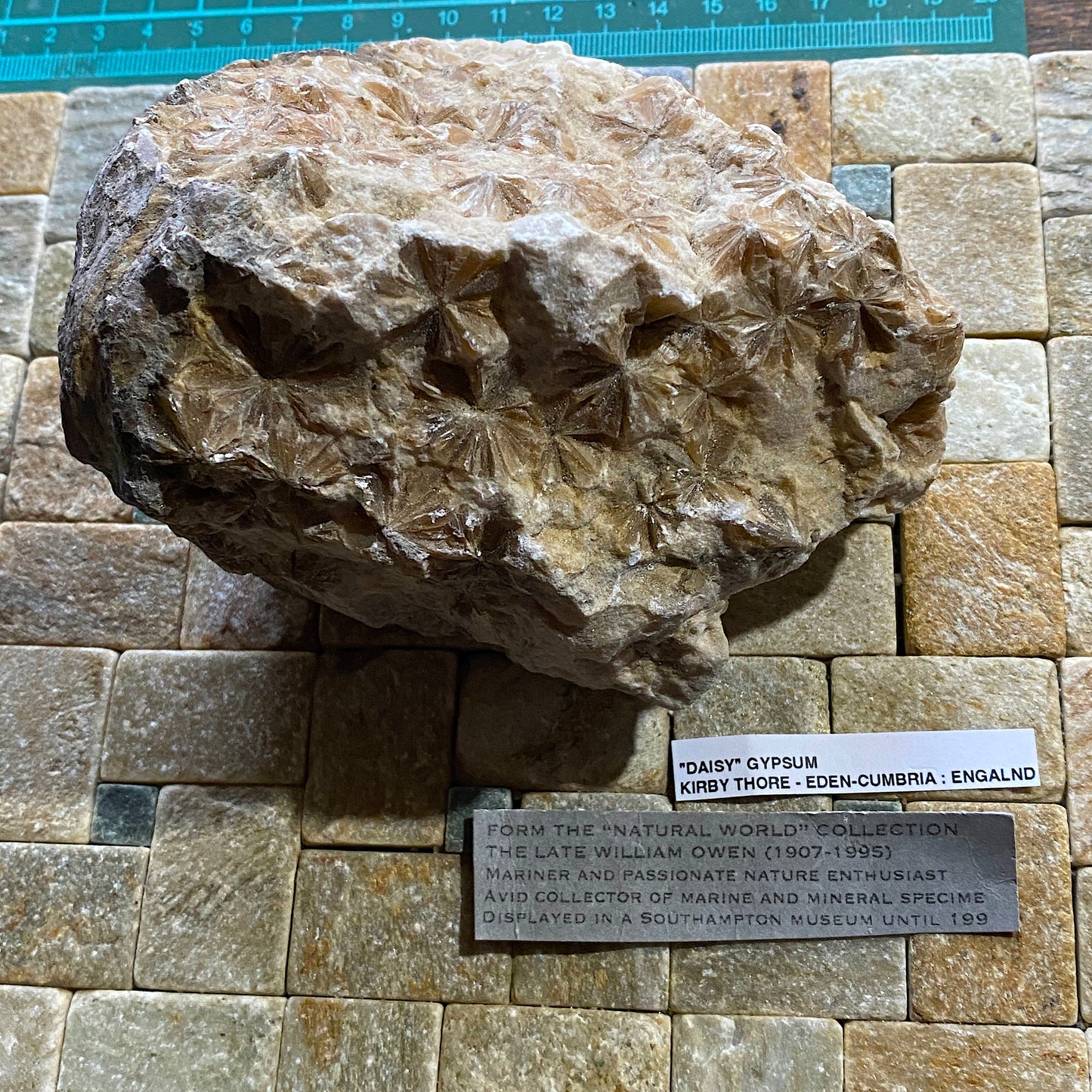 "DAISY" GYPSUM - KIRBY THORE, EDEN, CUMBRIA. 848g MF703