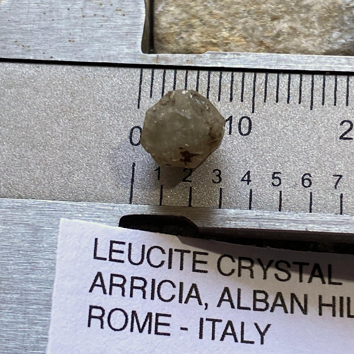 LEUCITE CRYSTAL - ARICCIA, ALBAN HILLS, ROME, ITALY MF4266