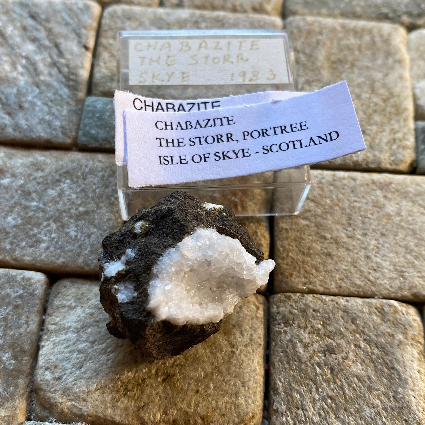 CHABAZITE IN VUG - THE STORR, PORTREE, ISLE OF SKYE, SCOTLAND 10g. MF4267