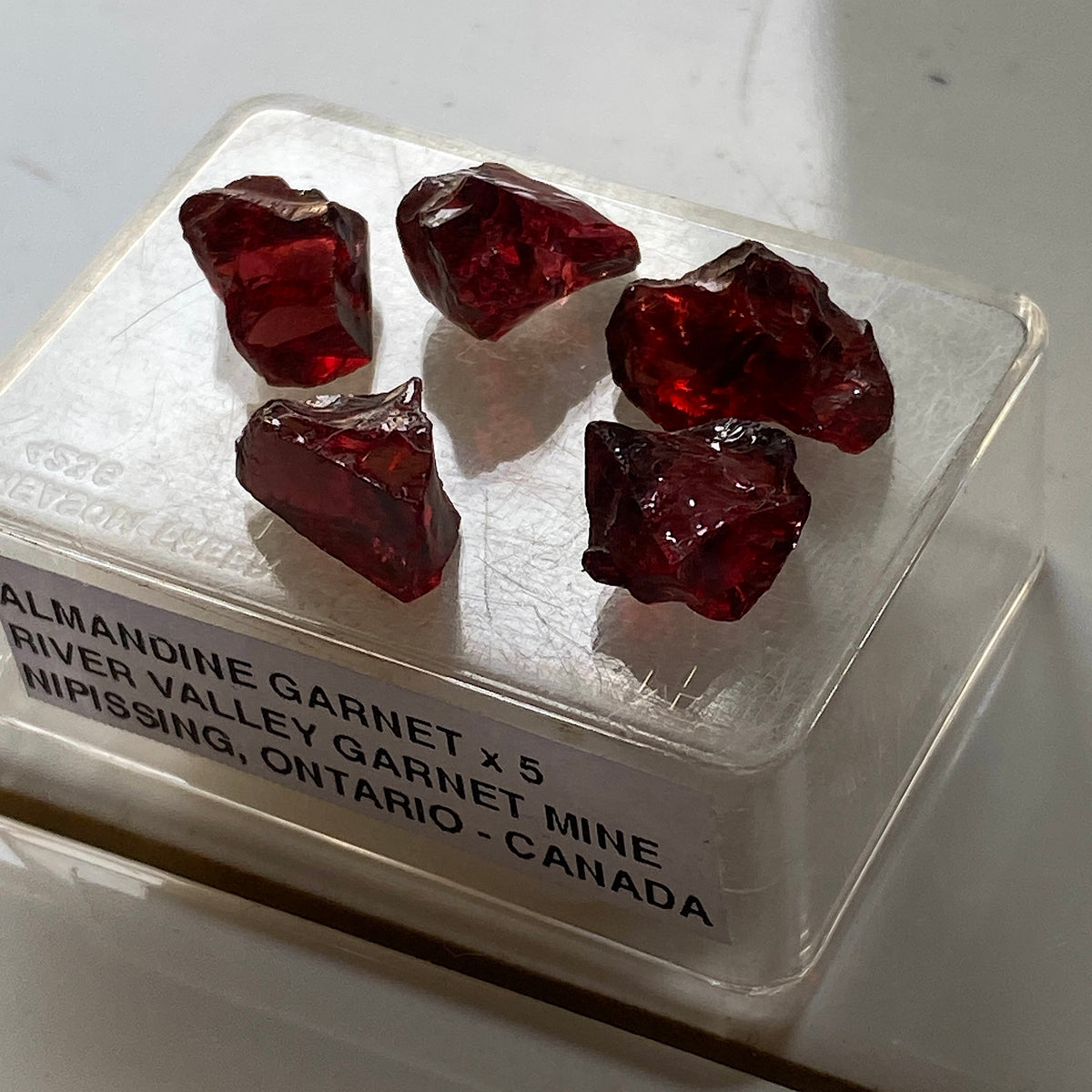 ALMANDINE GARNET x 5 : RIVER VALLEY GARNET MINE, ONTARIO, CANADA 20Ct MF5387