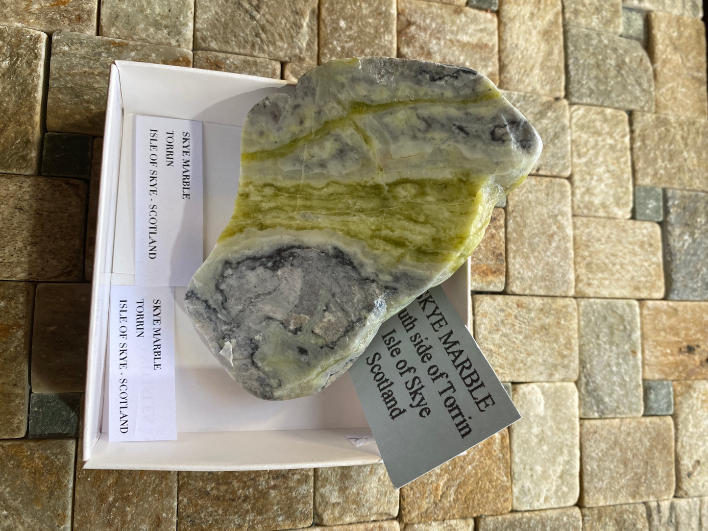 SKYE MARBLE : TORRIN, ISLE OF SKYE, SCOTLAND 78g. MF4813