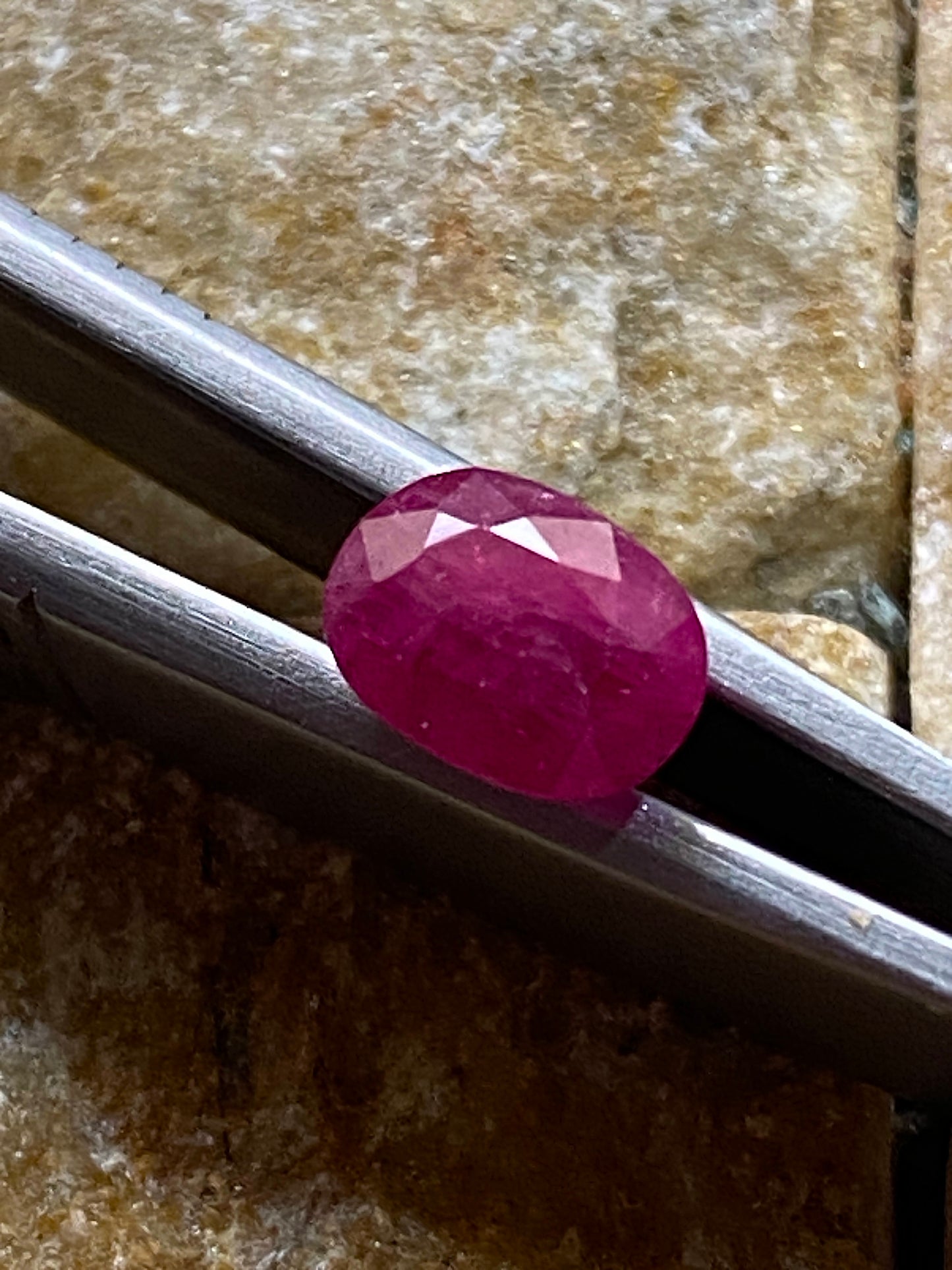 RUBY CORUNDUM GEMSTONE : JOHN SAUL MINE, TSAVO, KENYA 1.09Ct MFG4804