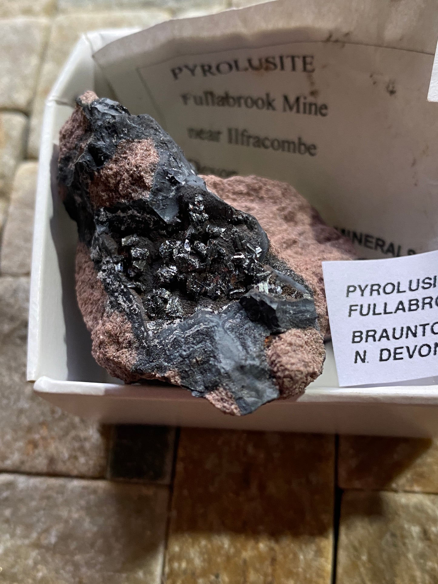 PYROLUSITE : FULLABROOK MINE, HALSINGER DOWN, BRAINTON, DEVON 56g MF4737