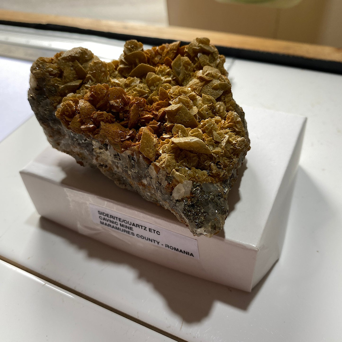 SIDERITE/DOLOMITE/PYRITE ETC ETC - CAVNIC MINE, MARAMURES COUNTY, ROMANIA 260g MF940