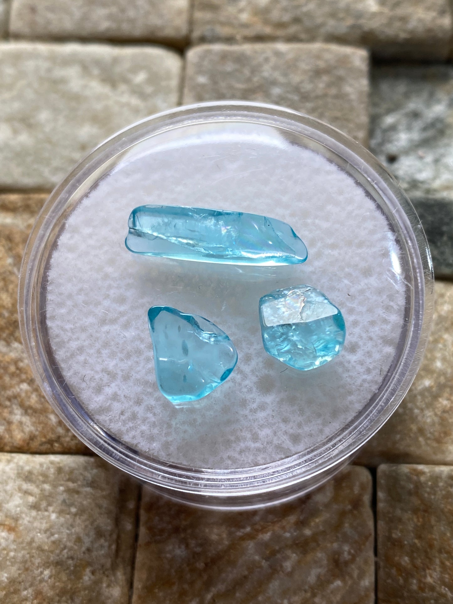 APATITE NATURAL ROUGH GEMSTONES x 3 : ROSSING MTS, ERONGO, NAMIBIA 5.53Ct MFG4833