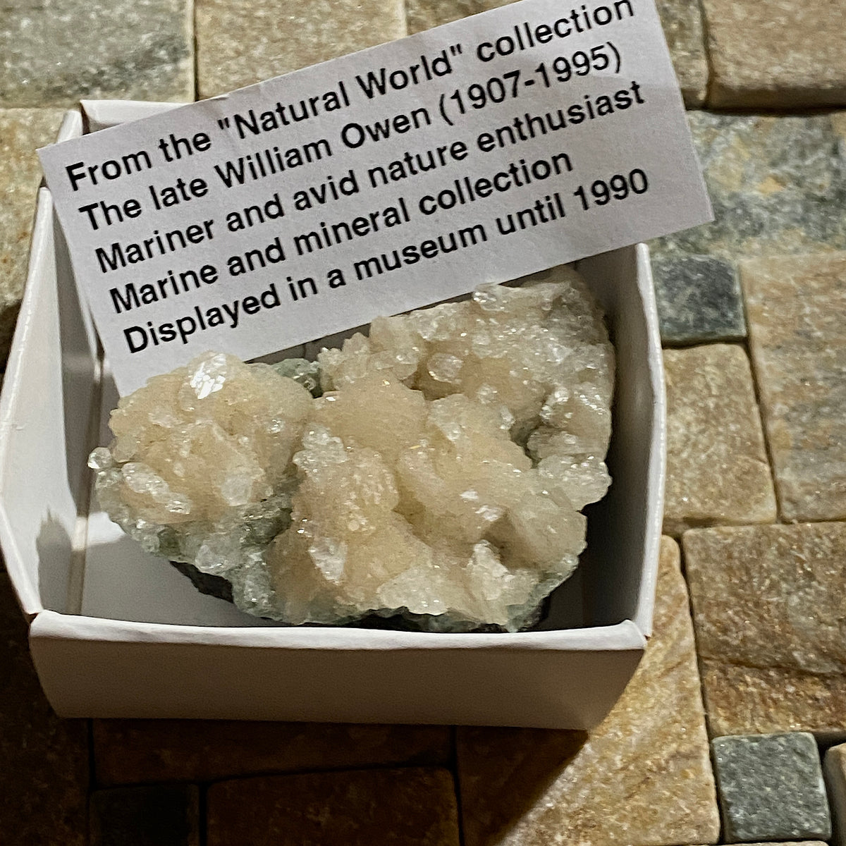 APOPHYLLITE CRYSTALS ON STILBITE : PASHAN QUARRY, PUNE, MAHARASHTRA, INDIA. 42g MF5482