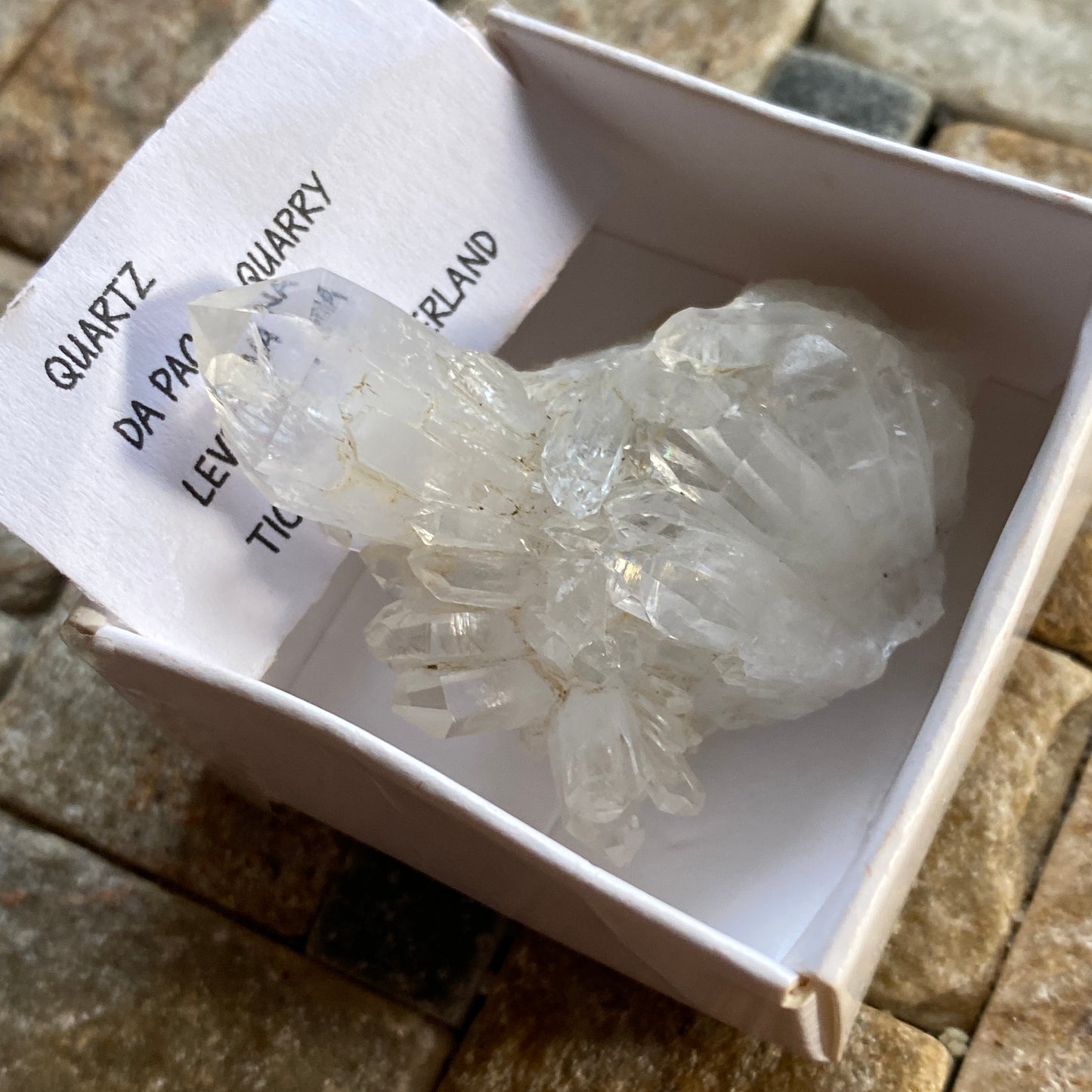 QUARTZ CRYSTAL ASSEMBLAGE - LEVENTINA, SWITZERLAND. 17g. MF2370