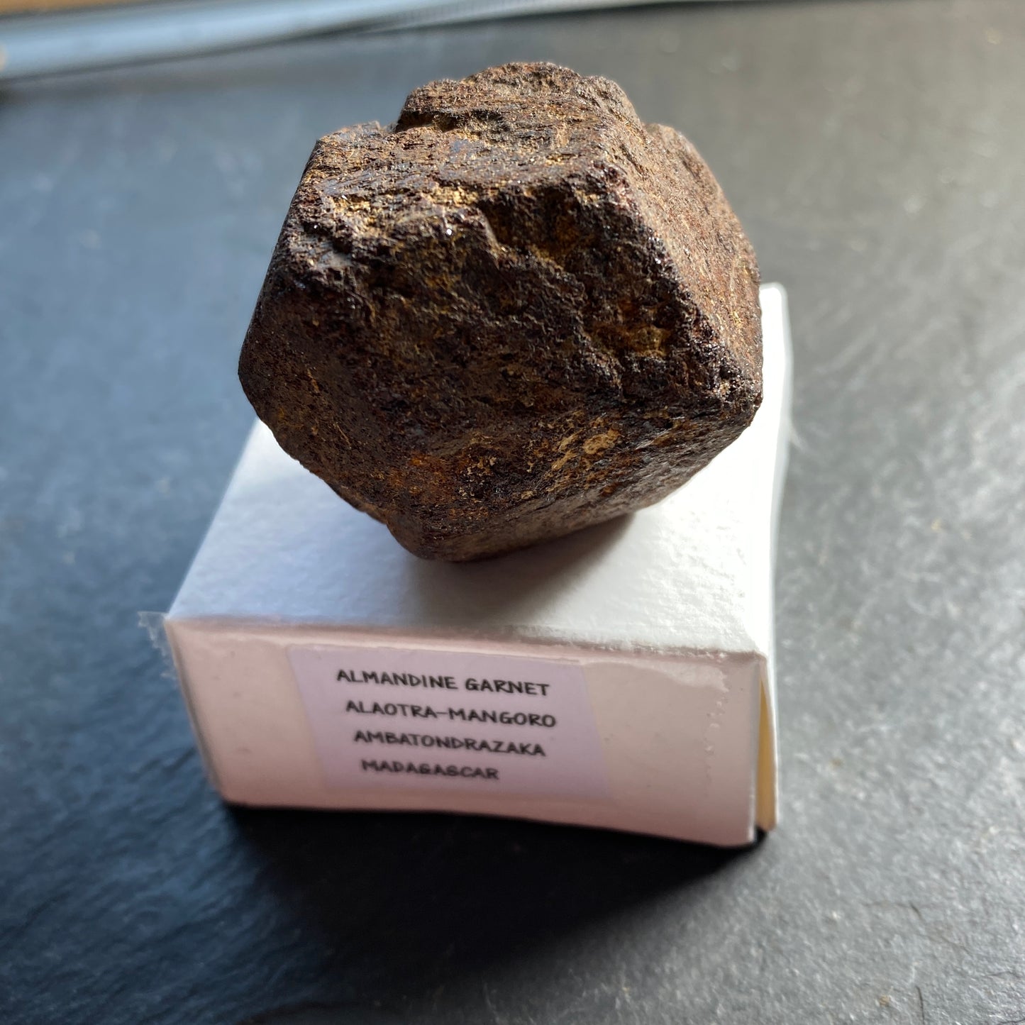 ALMANDINE GARNET SINGULAR CRYSTAL, MAGAGASCAR. HEAVY 125g MF1563