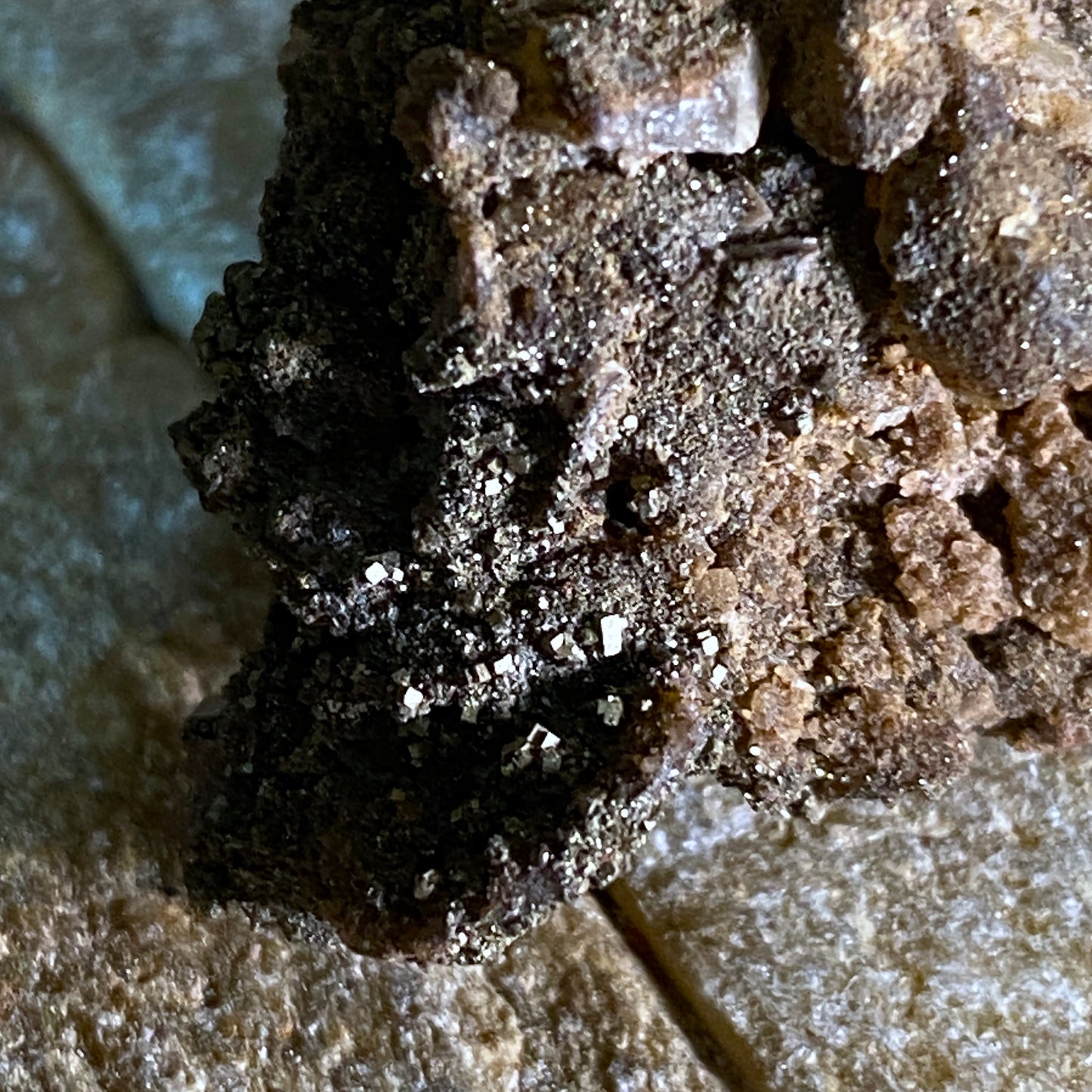 FLUORITE CRYSTAL ON QUARTZ MATRIX, CAMBOKEELS MINE, CO DURHAM. 9g MF1566