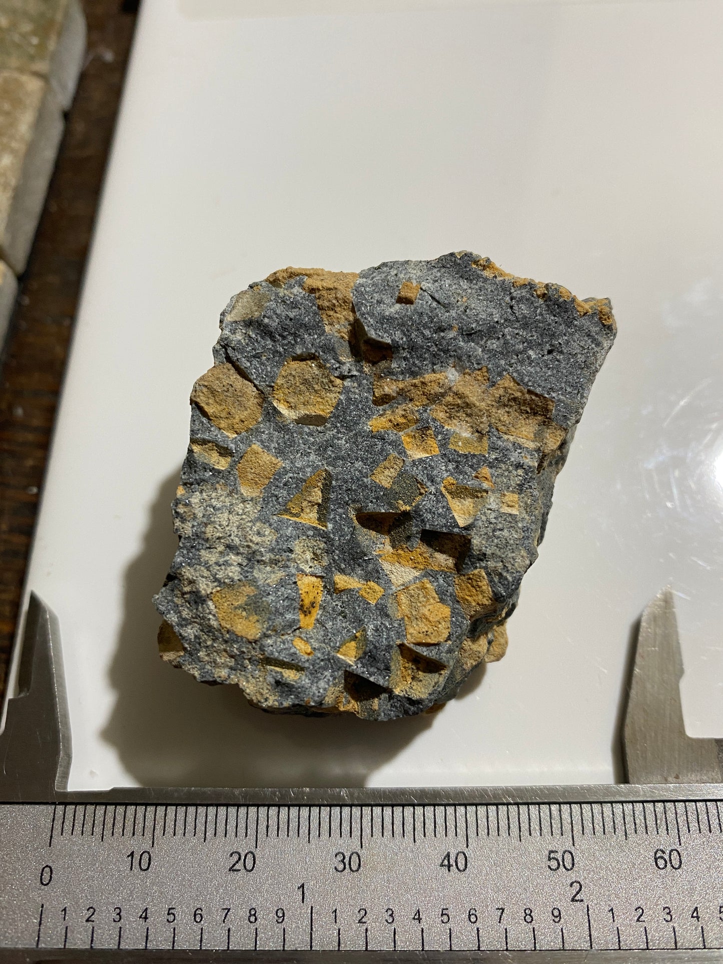 NARSARSUKITE : LOVOZERO MASSIF, KOLA PENINSULA, RUSSIA 69g MF4833