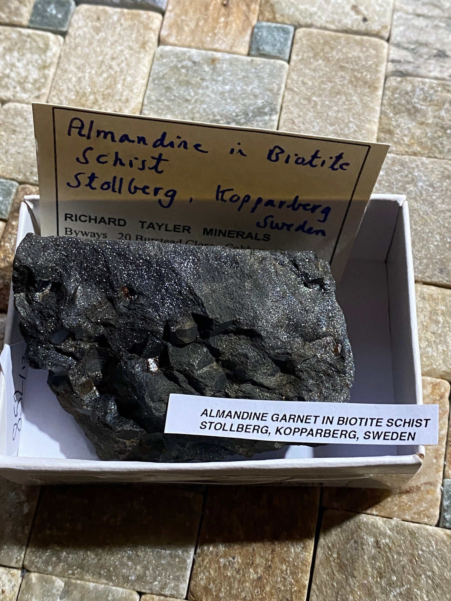 ALMANDINE IN BIOTITE SCHIST : STOLLBERG, KOPPARBERG, SWEDEN 127g. MF4835