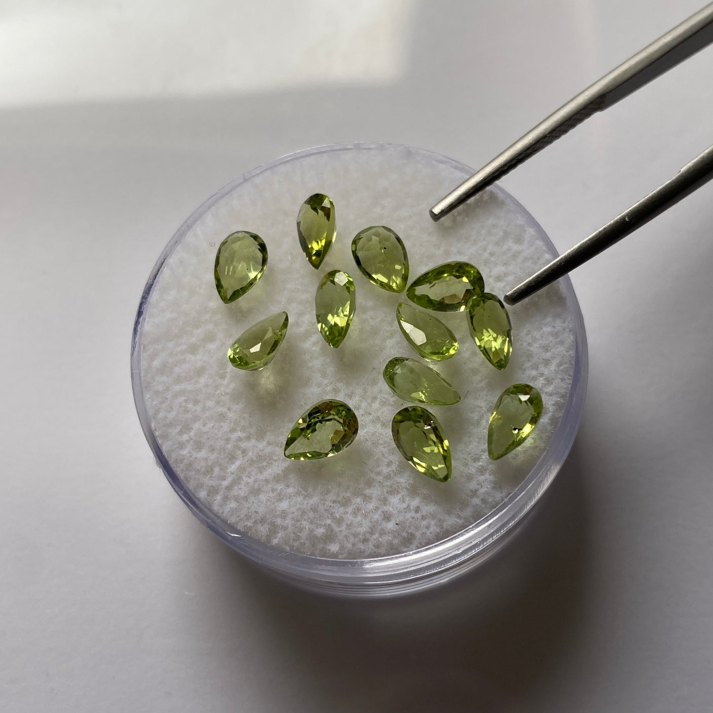 PERIDOT NATURAL GEMSTONES x 12 - SKARDU, GILGIT-BALTISTAN, PAKISTAN. 5.24Ct MFG3565