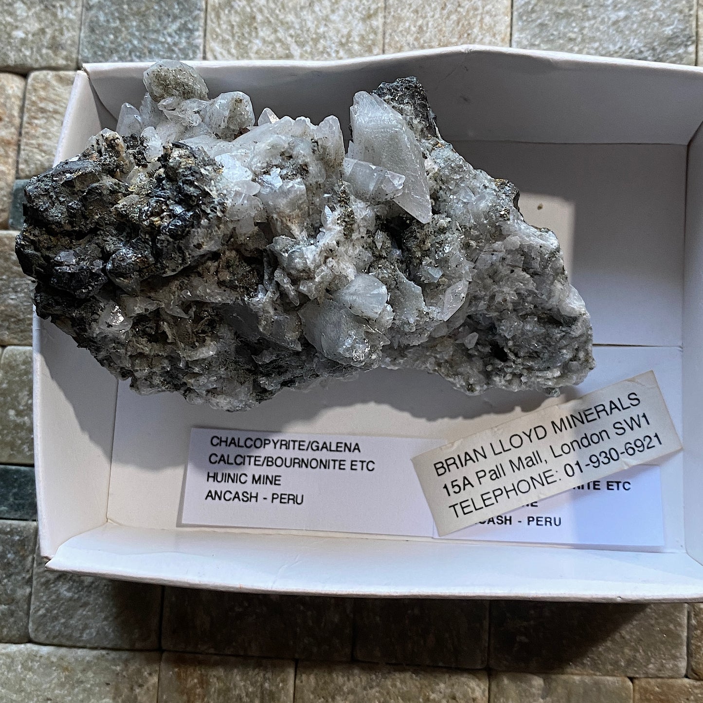 ÉCHANTILLON MULTI-MINÉRAUX RARE DE LA MINE HUINAC, PÉROU 175g MF1175