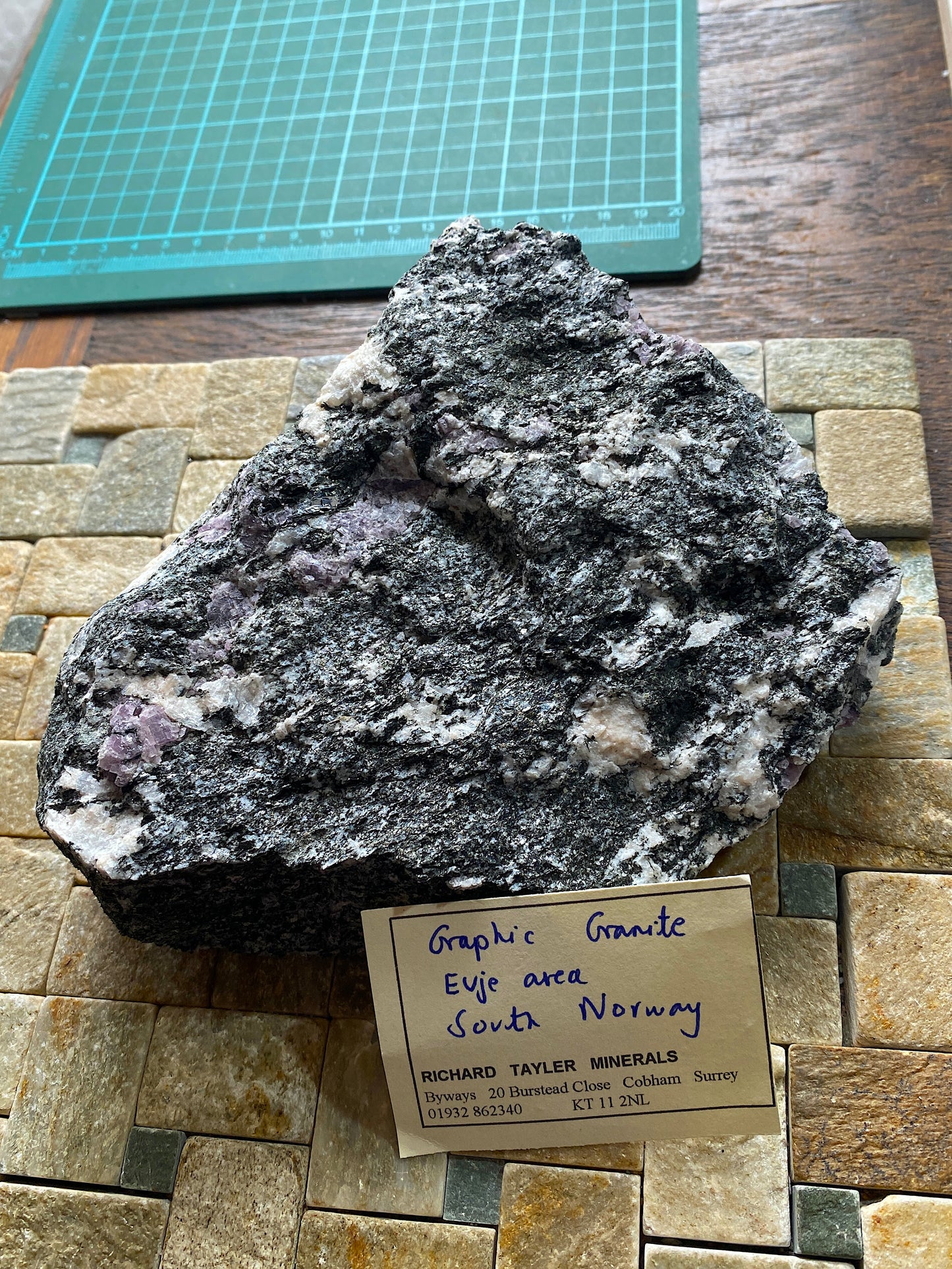 GRAPHIC GRANITE : LAUVLAND, EVJE, NORWAY 1348g MF4868