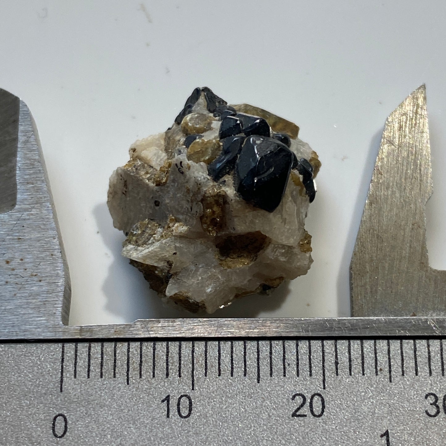 MUESTRAS RARAS DE ESPINEL/OLIVINA DE LA MINA PARKER, QUEBEC, CANADÁ. 5g MF1148