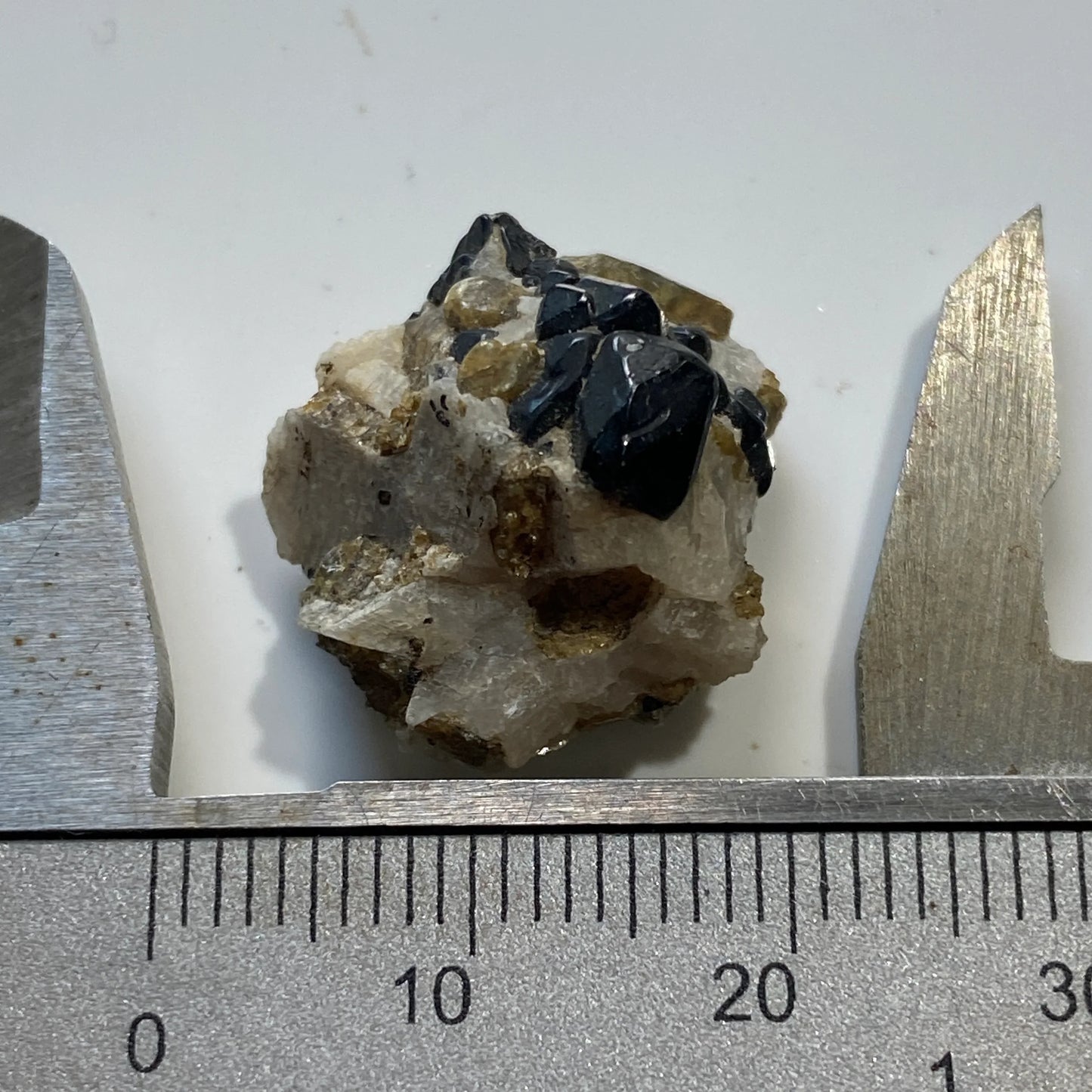SPINELLE/OLIVINE RARE SPÉCIMEN DE LA MINE PARKER, QUÉBEC, CANADA. 5gMF1148