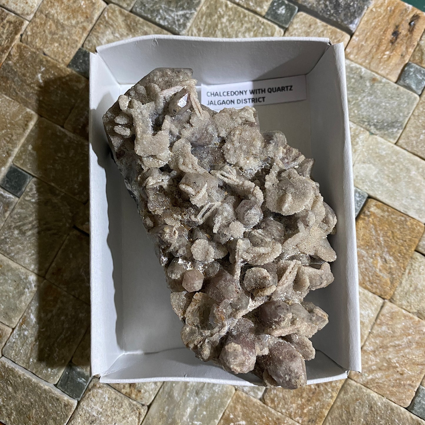 CHALCEDONY/QUARTZ FASCINATING SPECIMEN FROM NASHIK, INDIA. 258g MF4062