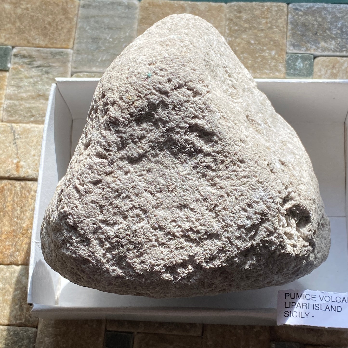 PUMICE VOLCANIC ROCK - LIPARI ISLAND, SICILY, ITALY 275g. MF4355