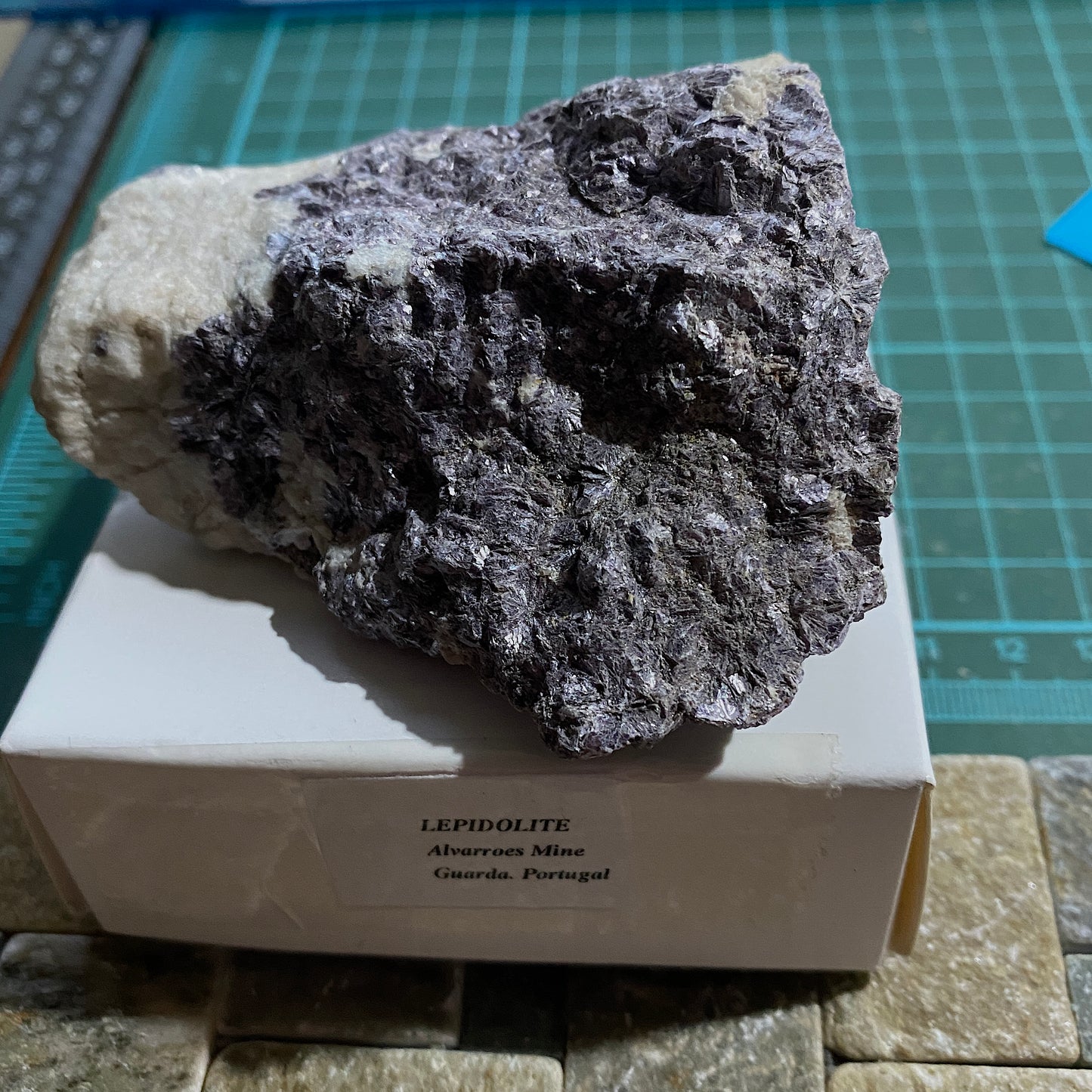 LEPIDOLITE SUR MATRICE DE LA MINE ALVARROES, PORTUGAL 189g MF1206