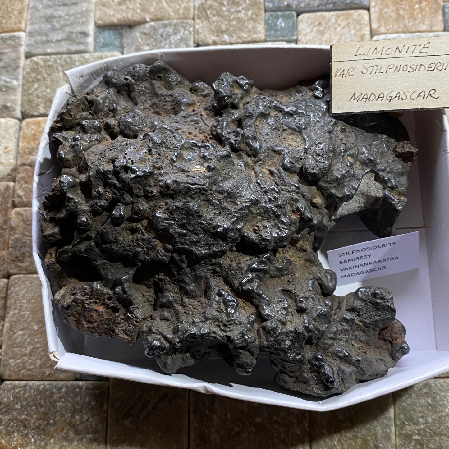 STILPNOSIDERITE - SAMIRESY, VAKINANKARATRA, MADAGASCAR 411g MF1226