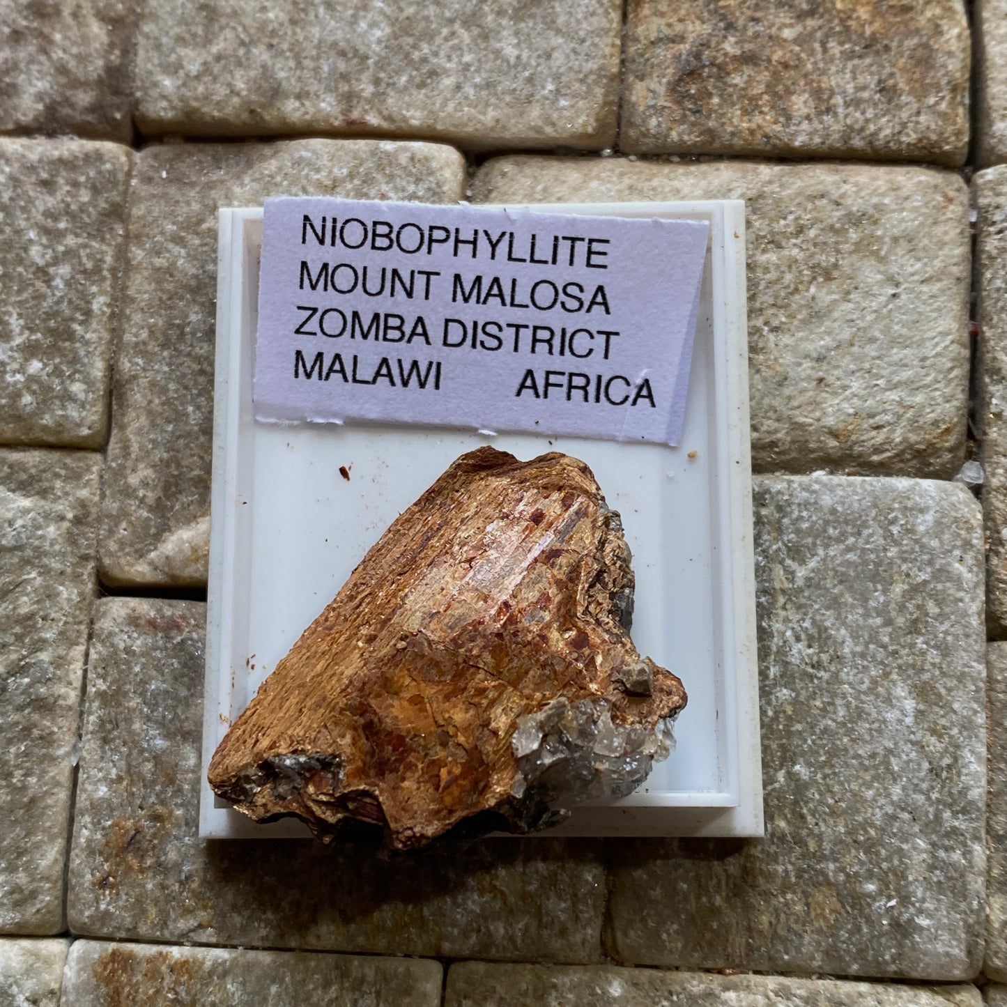 NIOBOPHYLLITE - MOUNT MALOSA, ZOMBA DISTRICT, MALAWI. 4g. MF4360