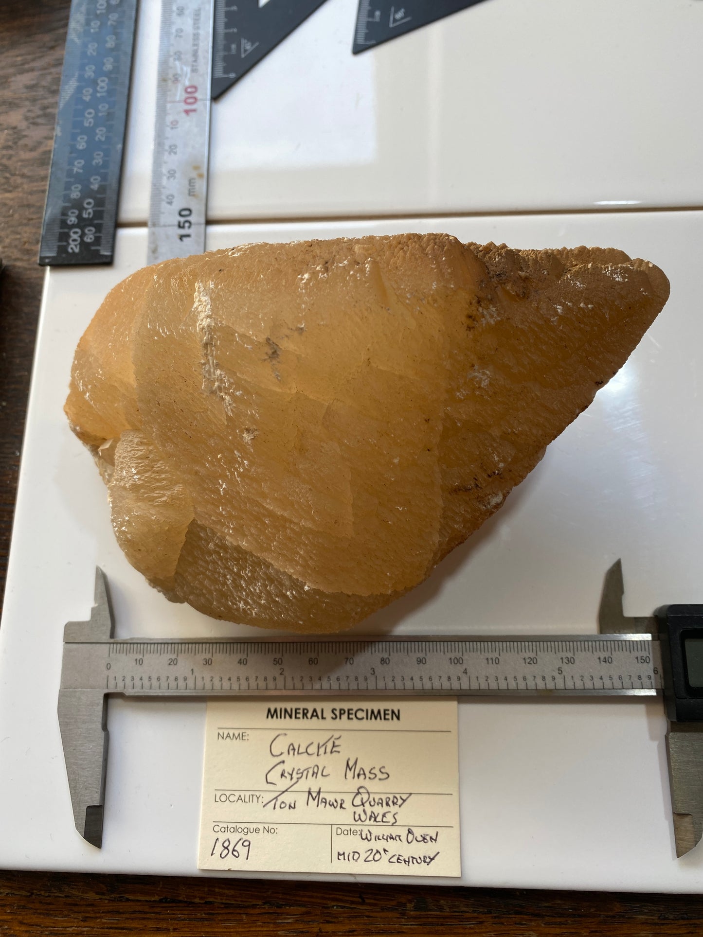 CALCITE IMPRESSIVE HEAVY PIECE : TON MAWR QUARRY, PENTYRCH, WALES 1262g MF1869