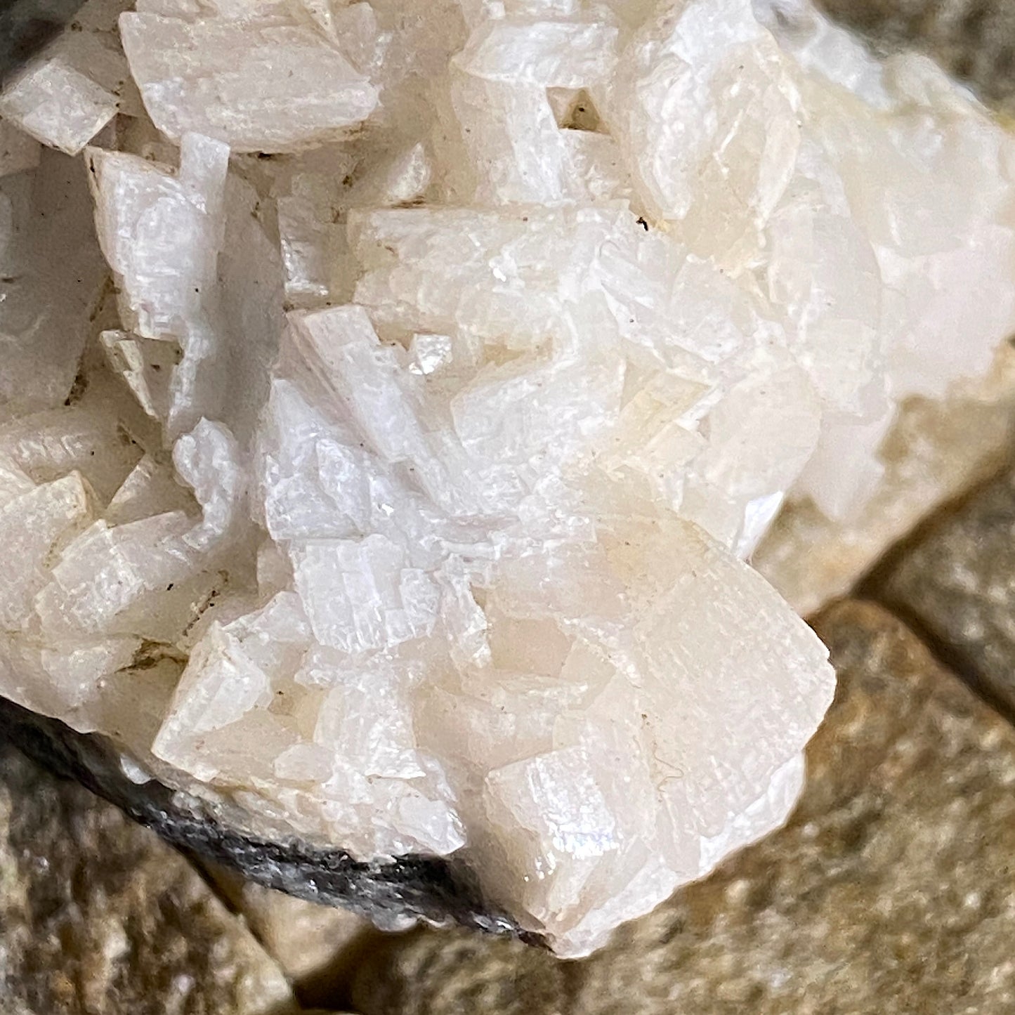 DOLOMITE FROM TGORIAS QUARRY, ANDUZE, FRANCE 57g MF1678