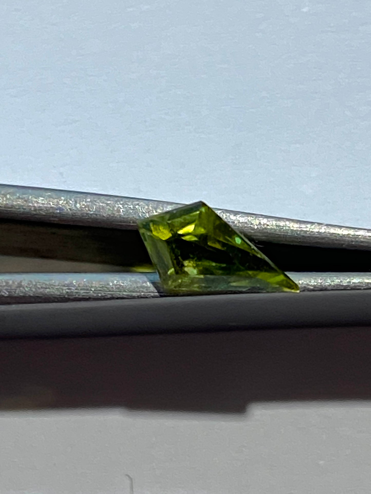 SAPPHIRE CORUNDUM EXQUISITE NATURAL GEMSTONE : RATNAPURA, SRI LANKA 0.47Ct MFG4898