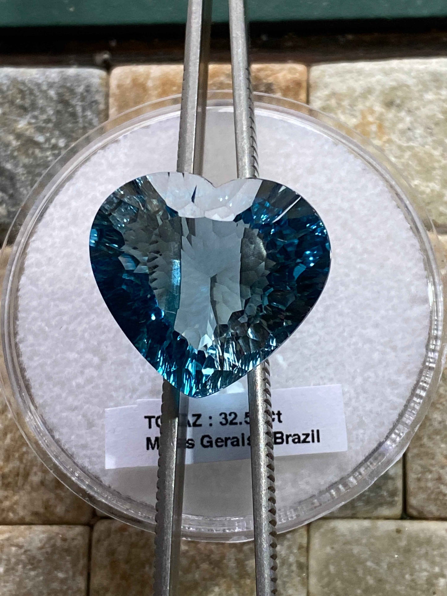 TOPAZ NATURAL MINED GEMSTONE : XANDA MINE, VIRGEM DA LAPA, BRAZIL 32.54Ct MFG4929