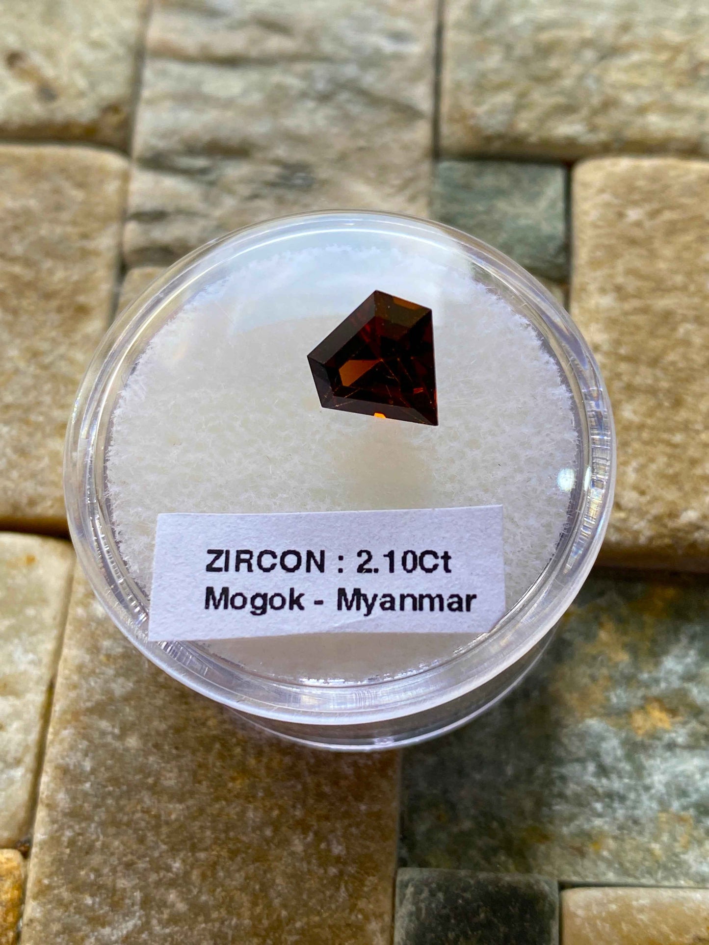 ZIRCON NATURAL MINED GEMSTONE : MOGOK, MANDALAY, MYANMAR 2.10Ct MFG4903