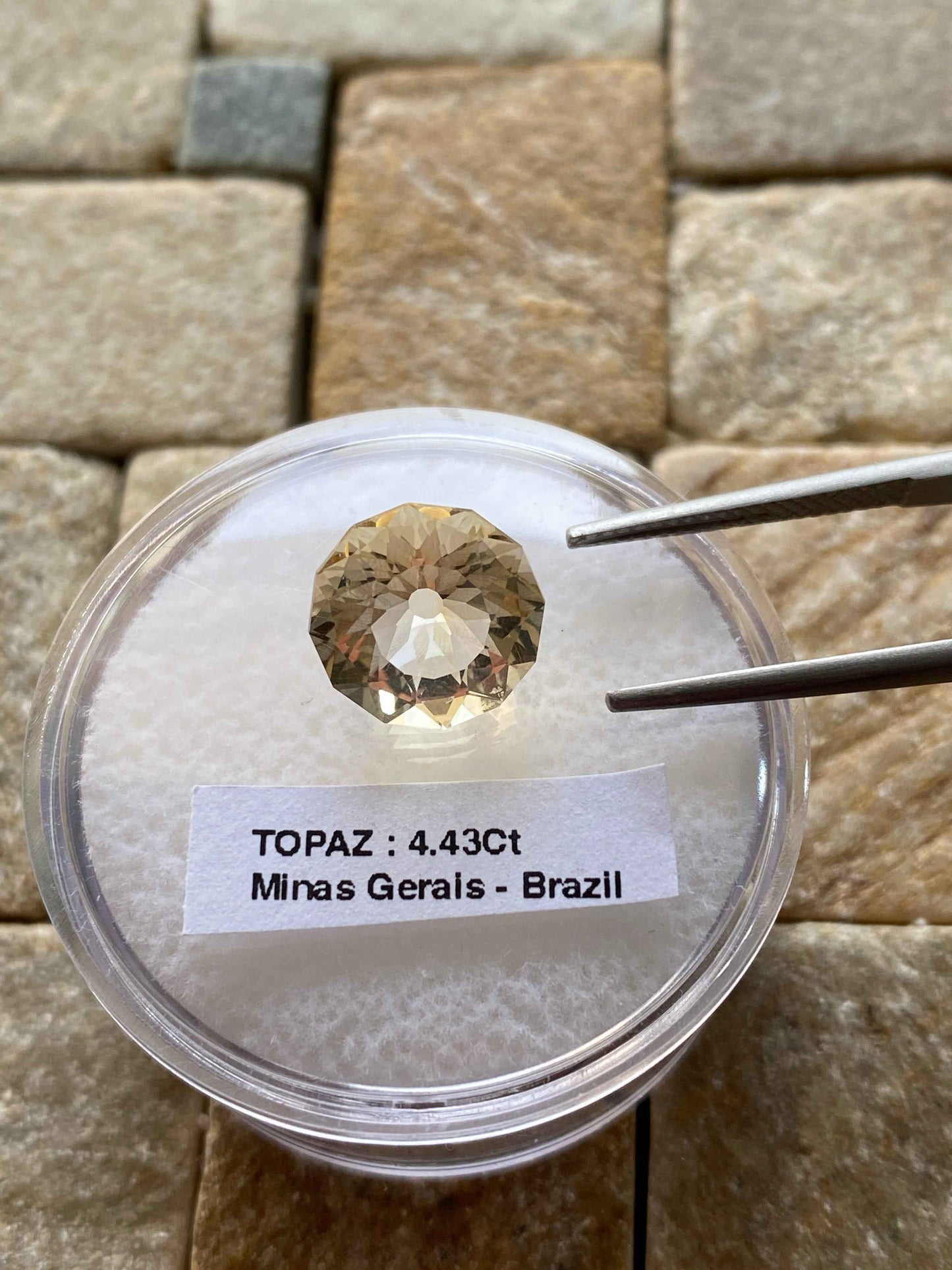 TOPAZ NATURAL GEMSTONE : VIRGEM DA LAPA, MINAS GERAIS, BRAZIL 4.43Ct MFG4901