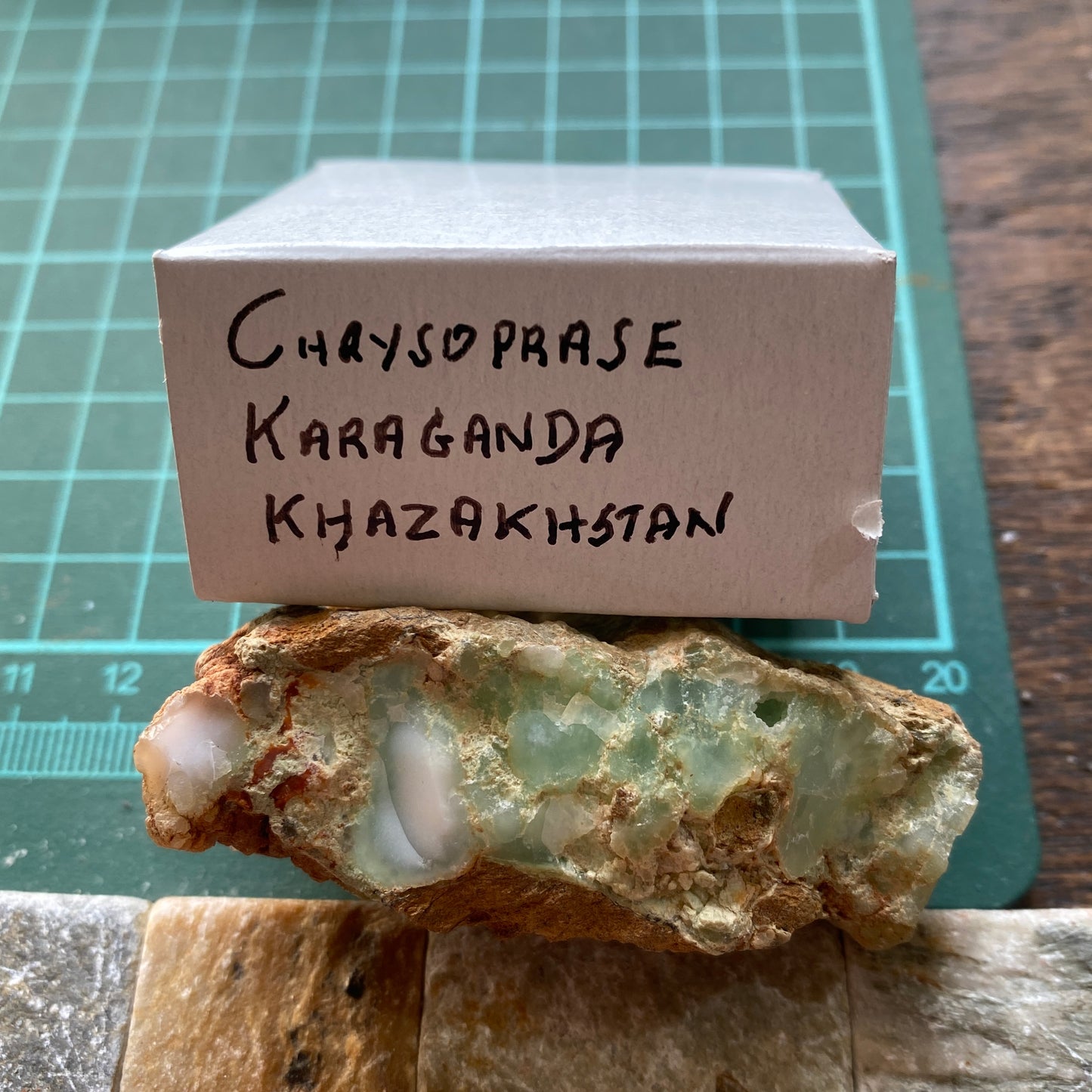 CHRYSOPRASE FROM KHAZAKHSTAN 77g MF3621