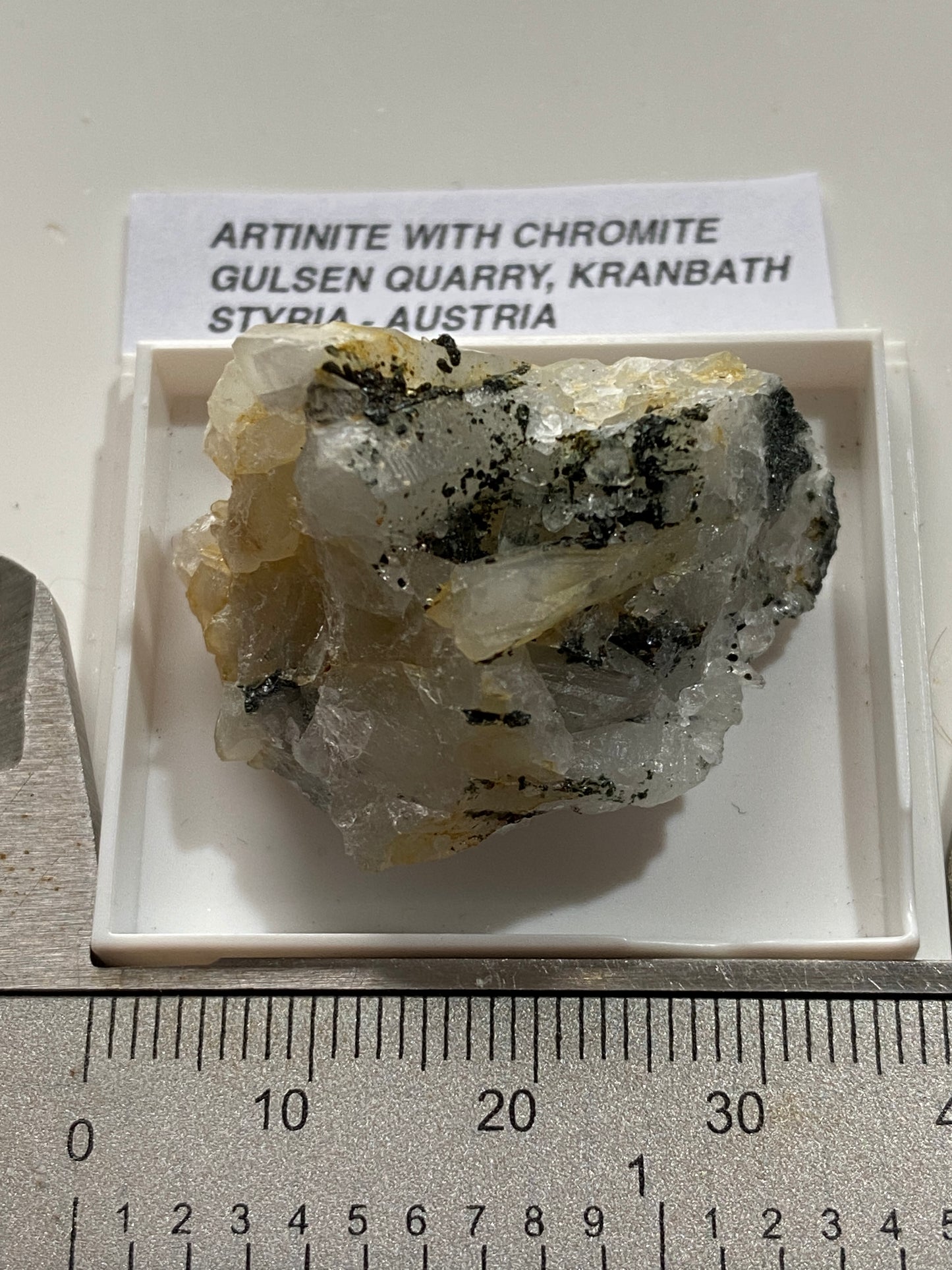 ARTINITE WITH CHROMITE : GILSEN QUARRY, KRANBATH, STYRIA, AUSTRIA M4966