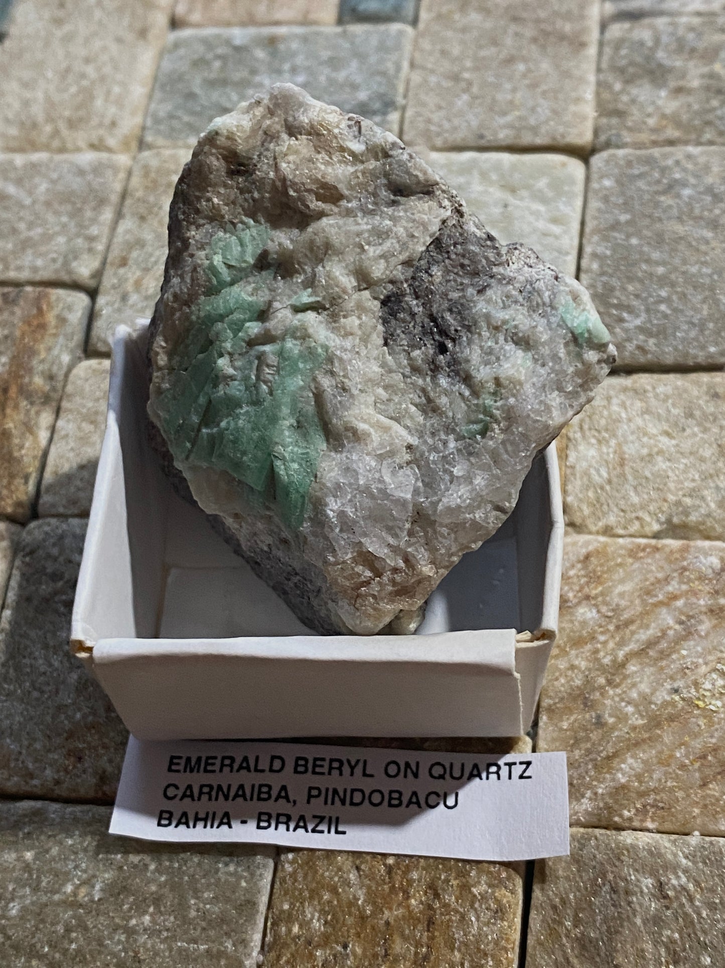 EMERALD BERYL ON QUARTZ : CARNAIBA, PINDOBACU, BAHIA, BRAZIL 58g MF4981
