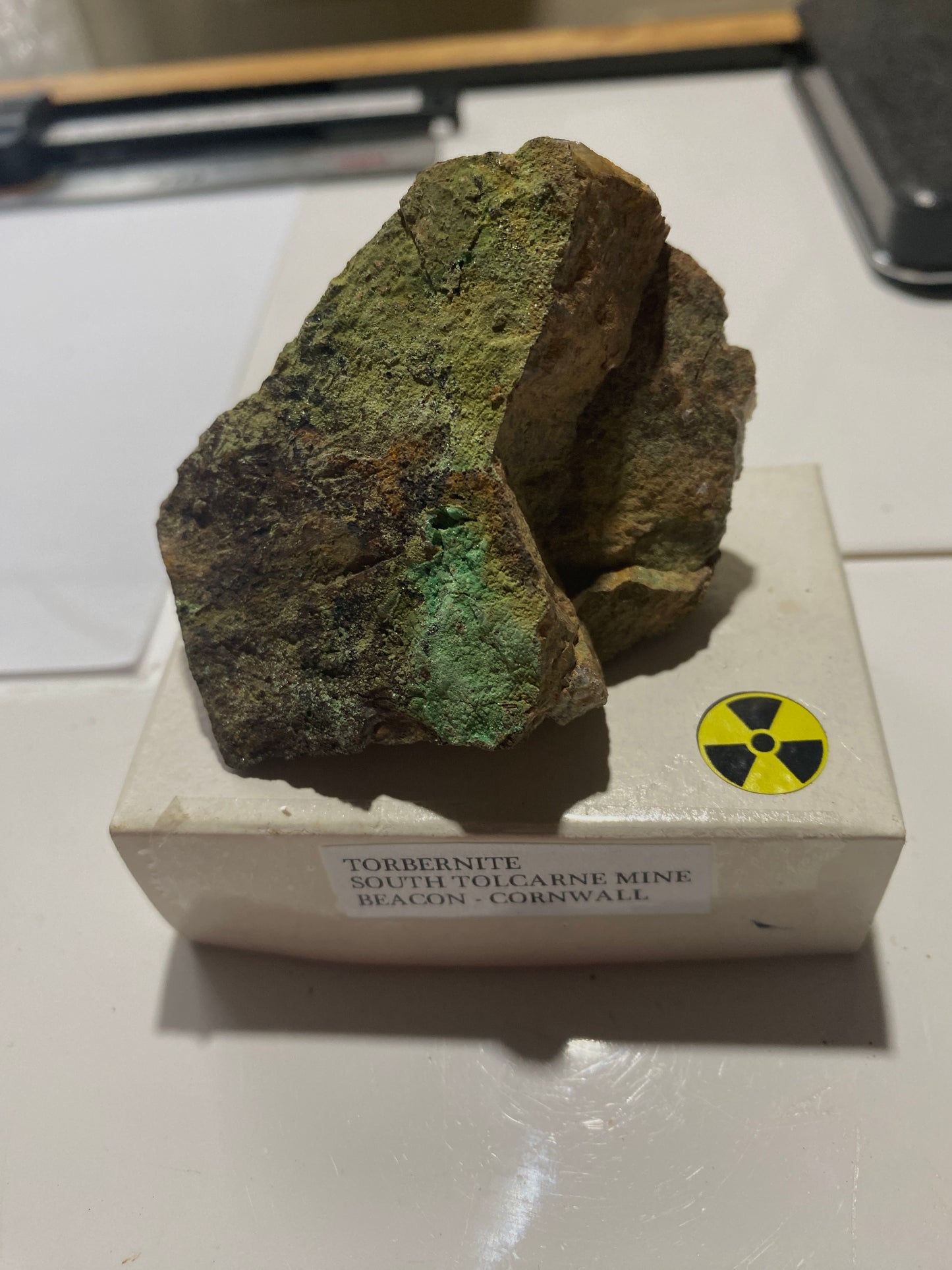 TORBERNITE : SOUTH TOLCARNE MINE, BEACON, CAMBORNE, CORNWALL. 97g MF5015