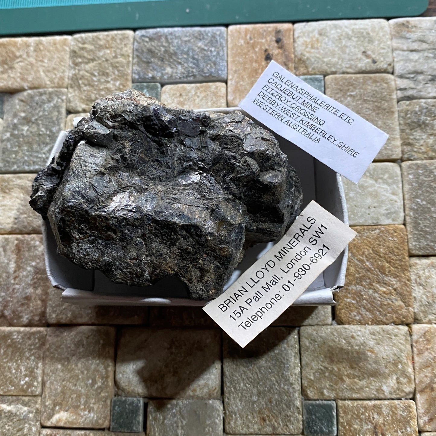 MINERAL SÓLIDO DENSO DE GALENA/ESFALERITA DE AUSTRALIA. 320g MF1335