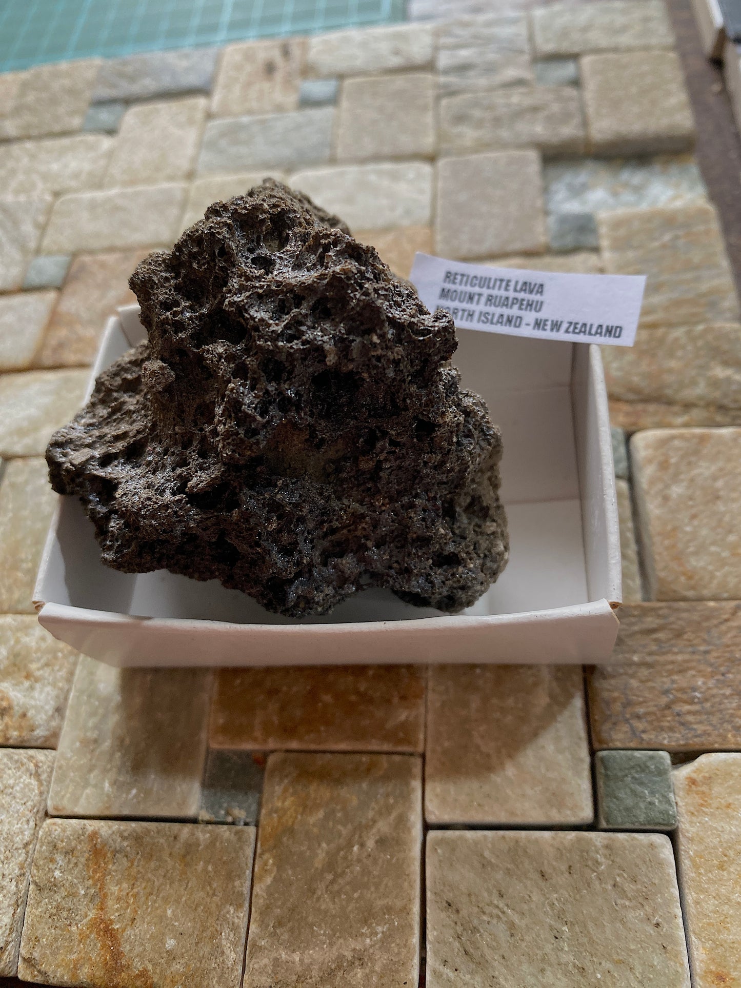 RETICULATE LAVA : MOUNT RUAPEHU, TAUPU VOLCANIC ZONE, NORTH ISLAND, NEW ZEALAND. 50g MF5055