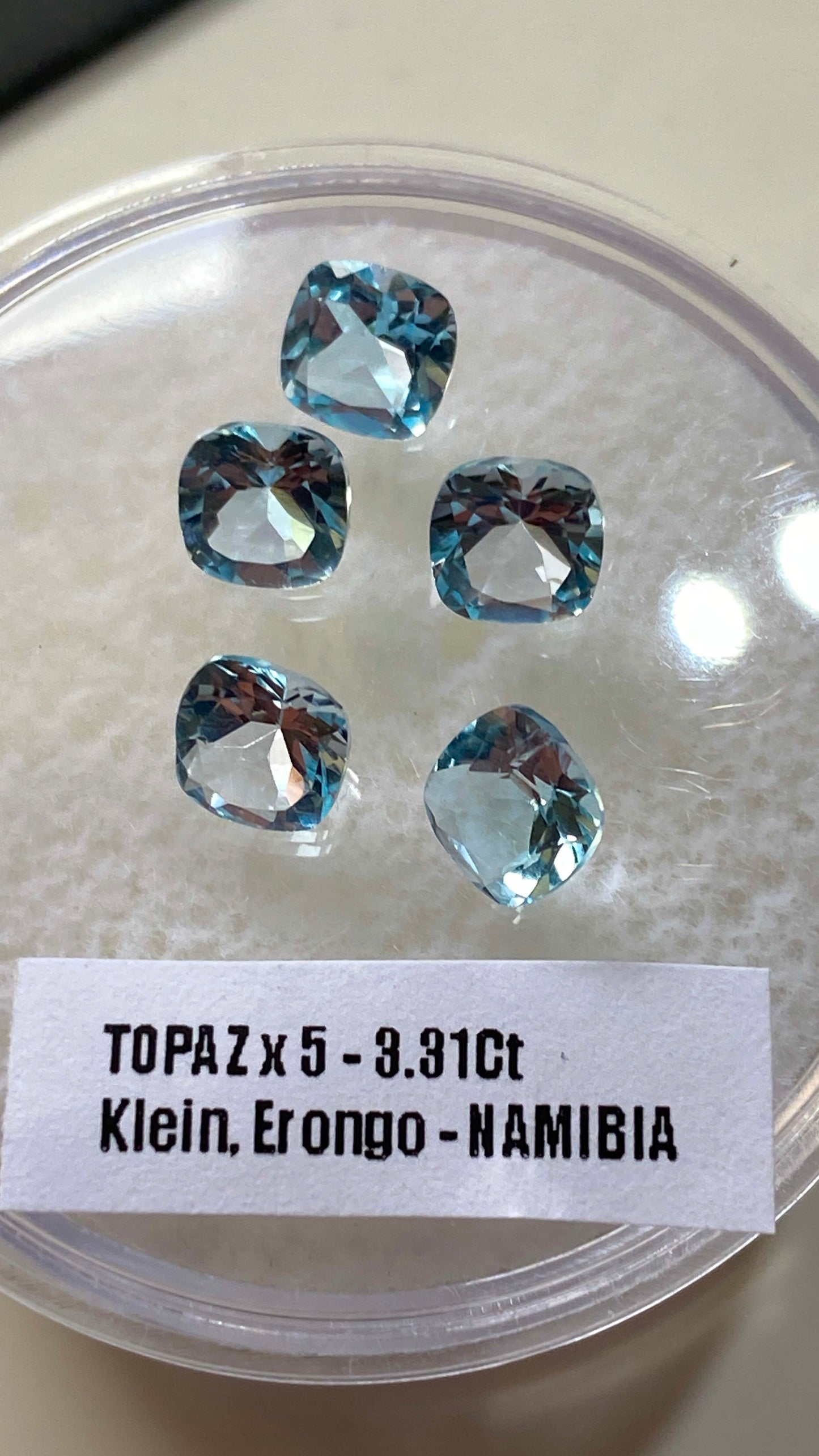 TOPAZ NATURAL GEMSTONES x 5 : KAGHAN VALLEY, PAKISTAN. 3.31Ct. MFG4974
