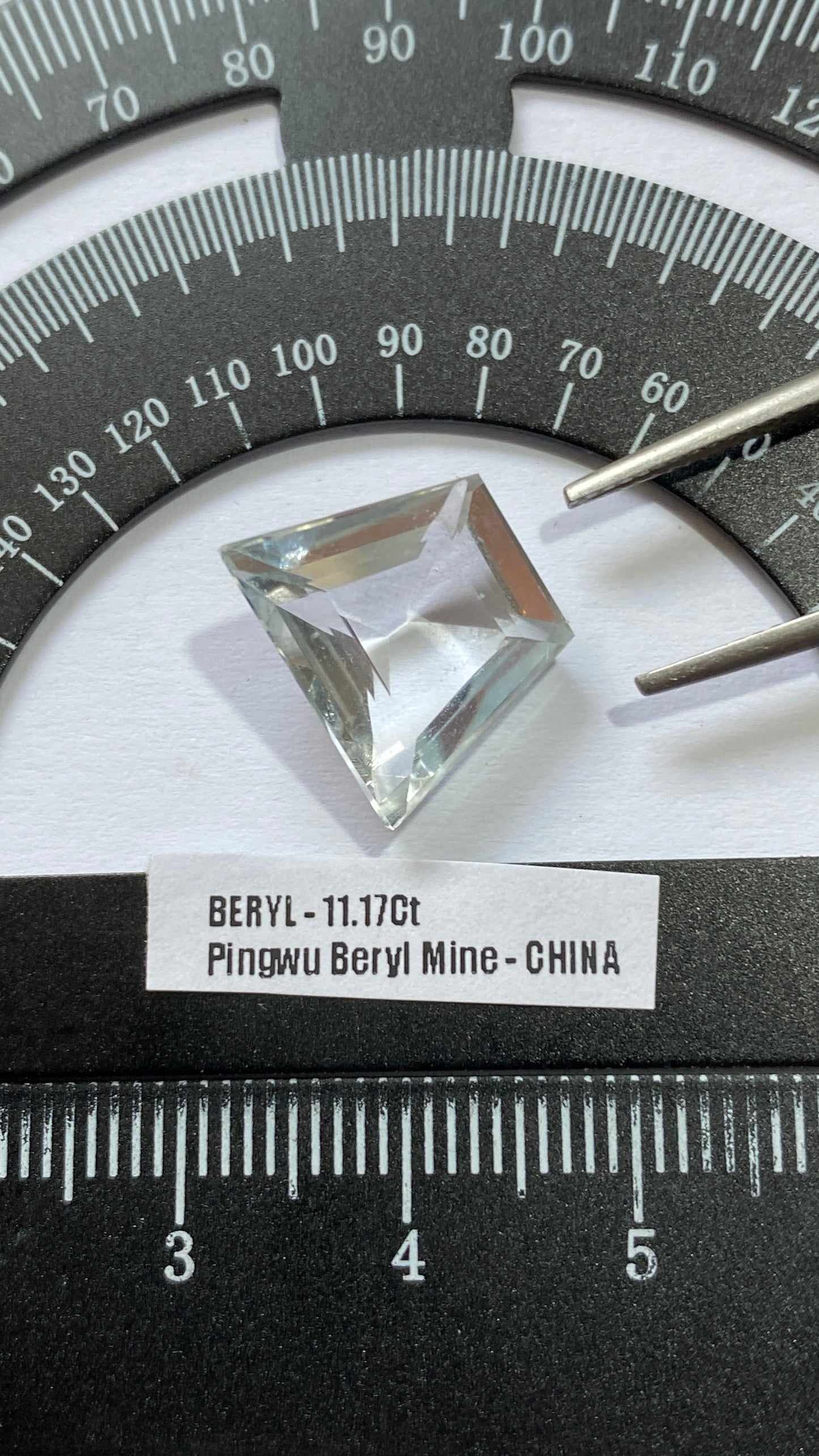 BERYL NATURAL GEMSTONE : PINGWU BERYL MINE, MIANYANG, SICHUAN, CHINA. 11.17Ct. MFG4976