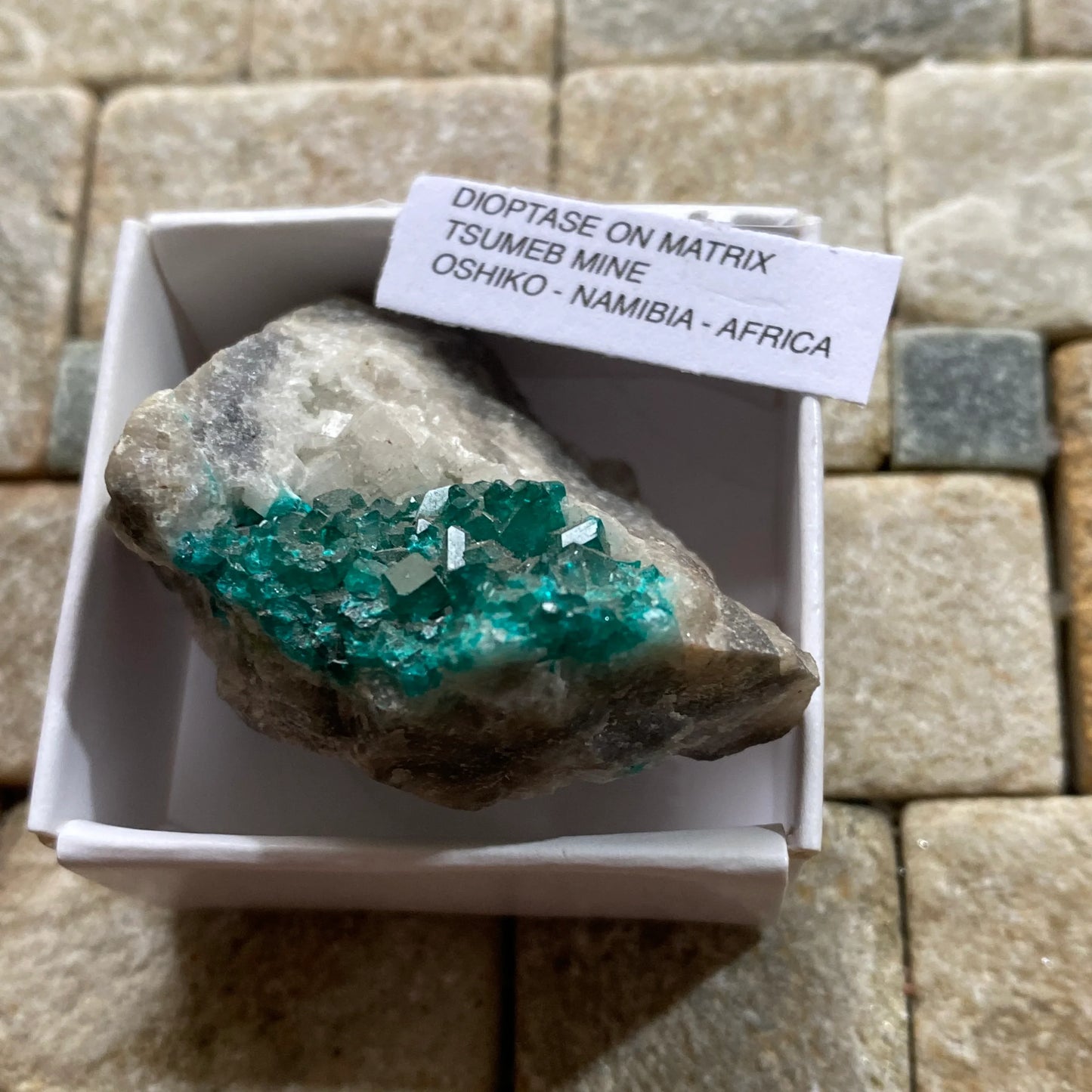 DIOPTASA EN MATRIZ DE LA MINA TSUMEB, NAMIBIA 28g MF6572